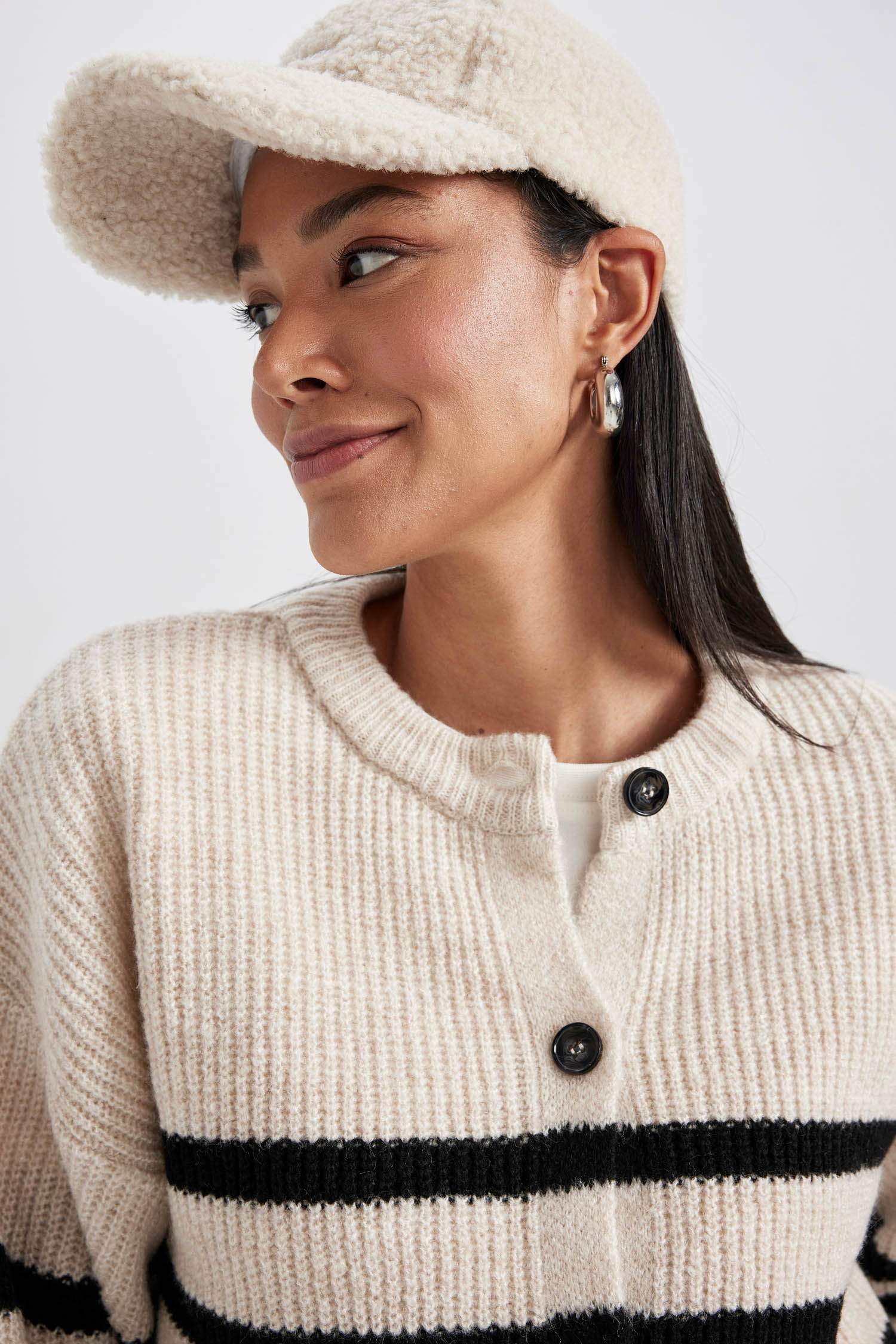 Regular Fit Çizgili Bisiklet Yaka Selanik Kumaş Triko Hırka