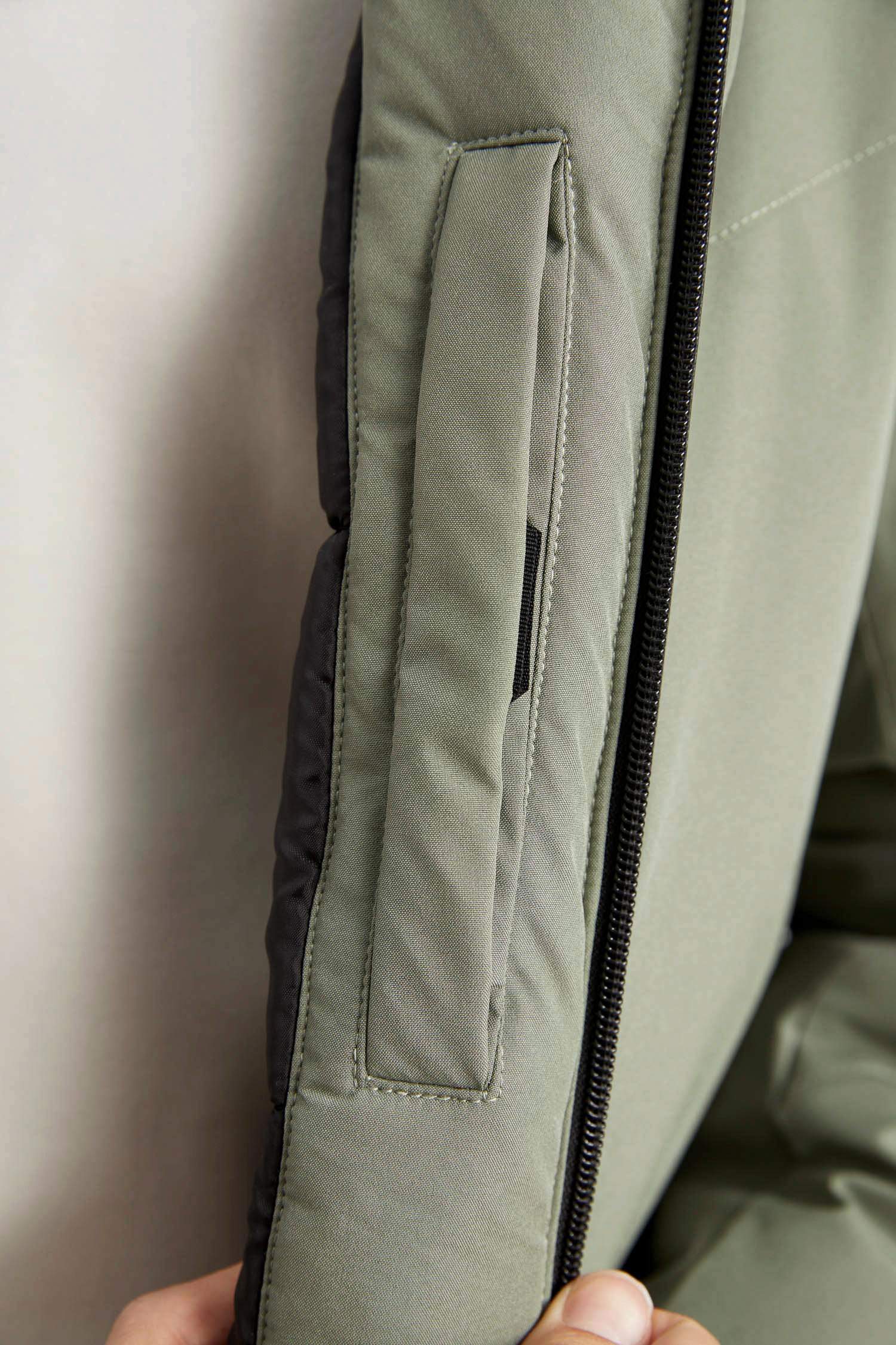 Su İtici Termometreli Slim Fit Dar Kesim Polar Kapüşonlu Fermuarlı Kışlık Mont