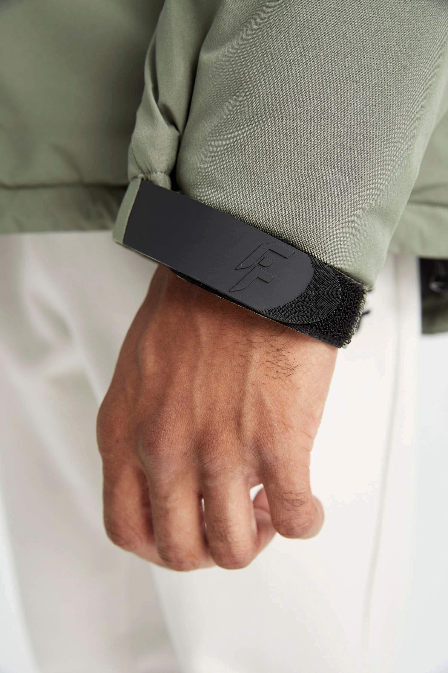 Su İtici Termometreli Slim Fit Dar Kesim Polar Kapüşonlu Fermuarlı Kışlık Mont