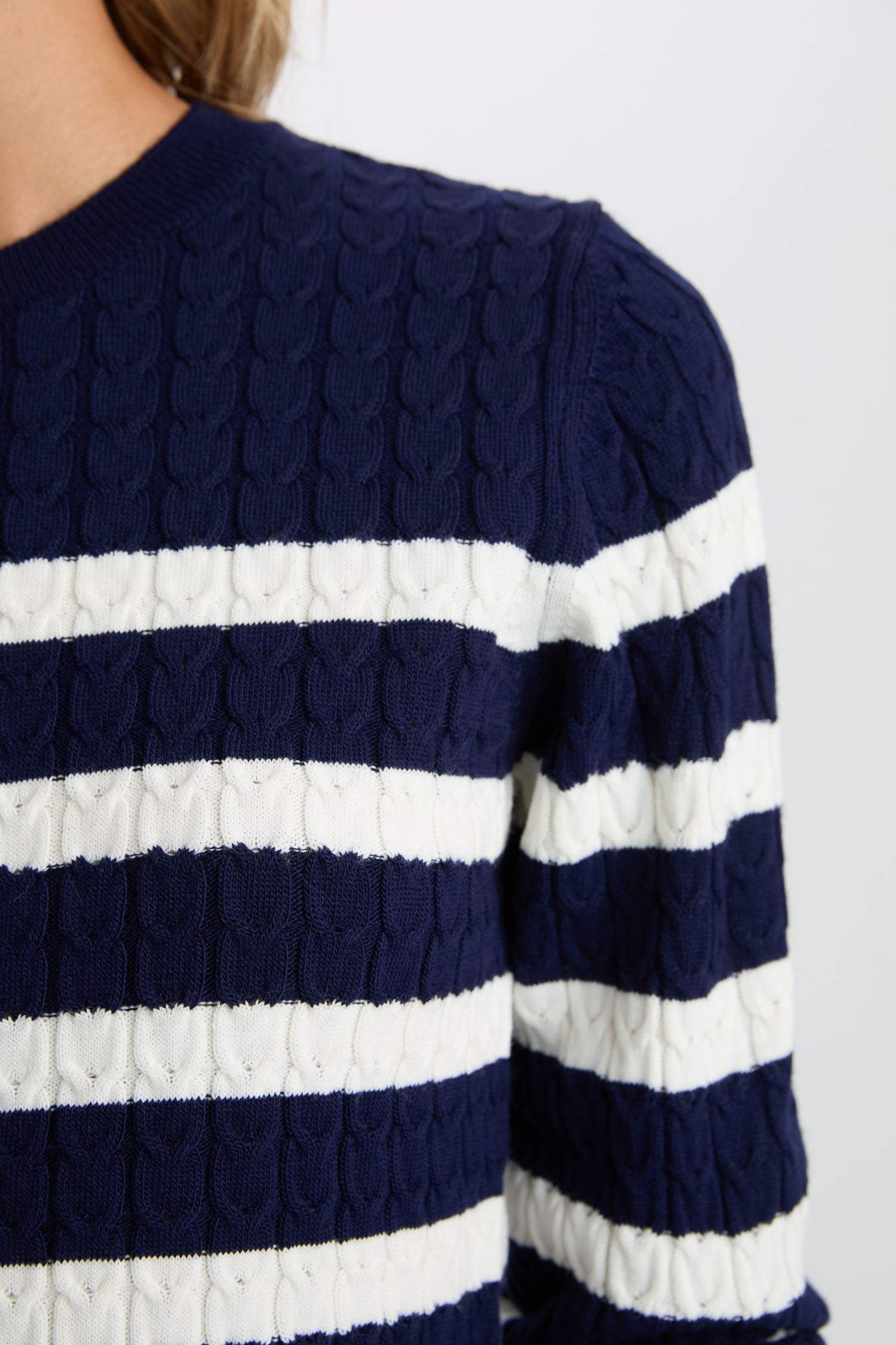 Regular Fit Çizgili Bisiklet Yaka Düğmeli Triko Hırka