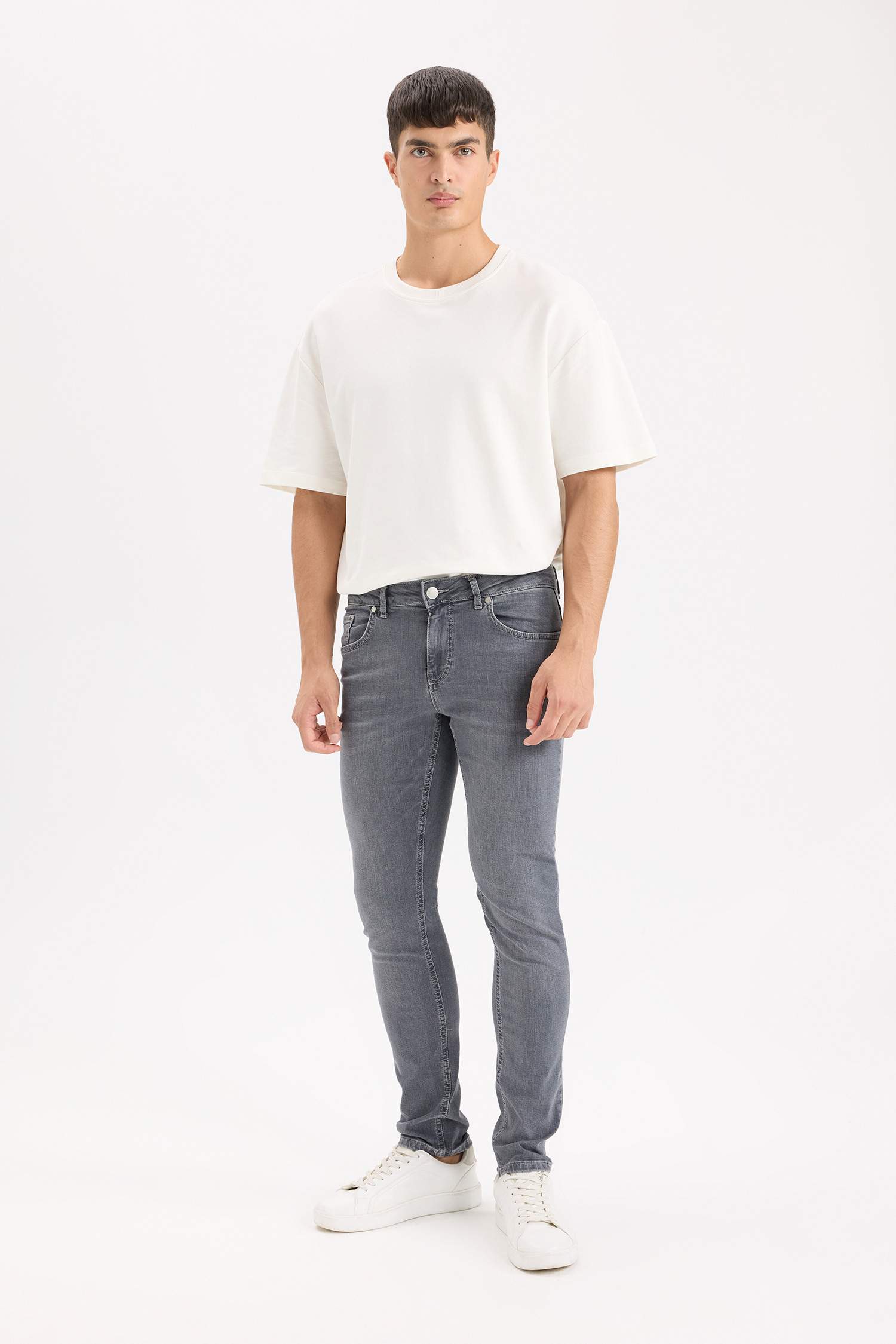 Jean Skinny Taille Normale Et Jambe Étroite