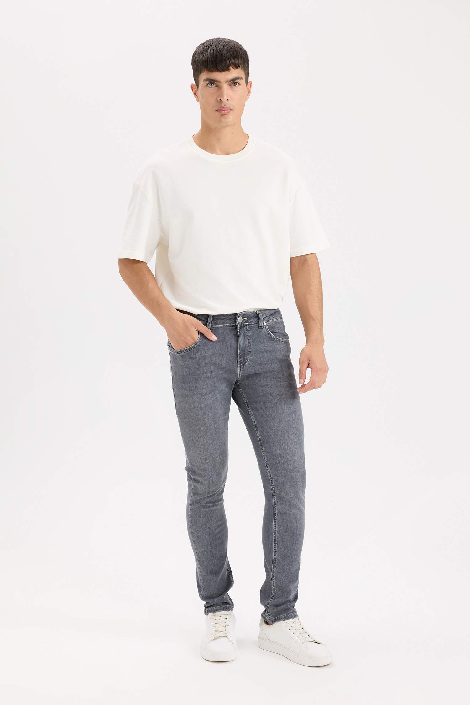 Jean Skinny Taille Normale Et Jambe Étroite