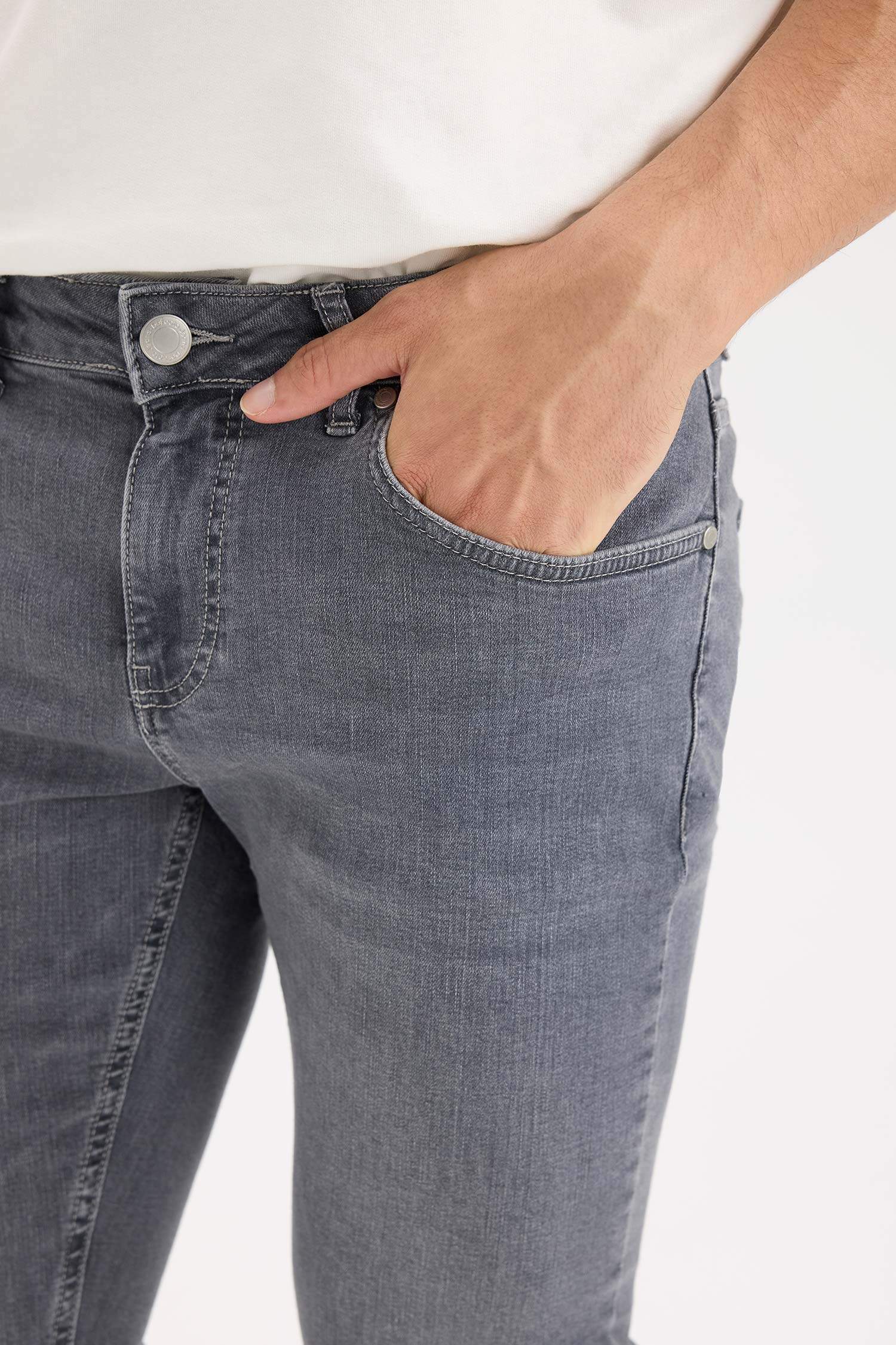 Jean Skinny Taille Normale Et Jambe Étroite