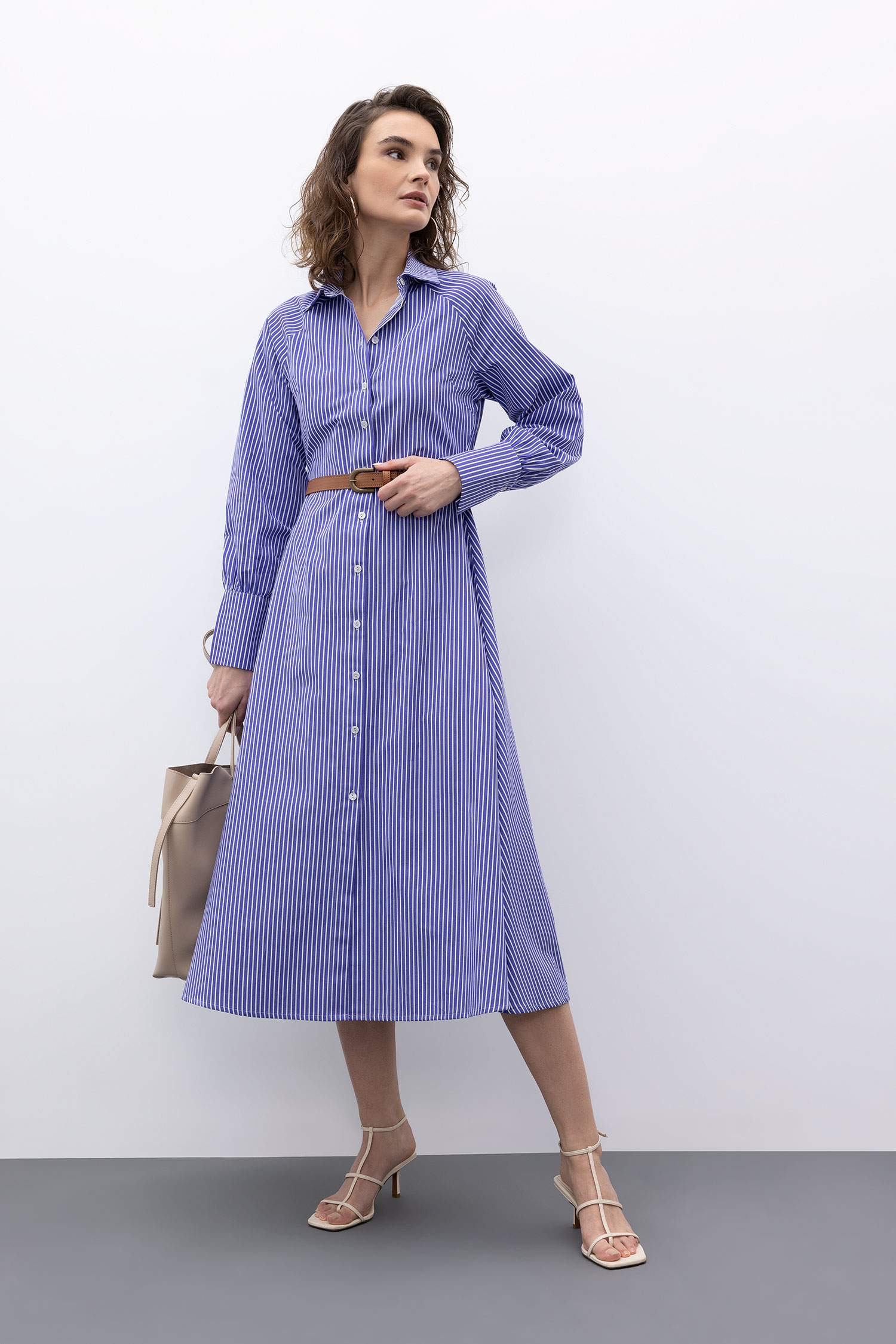 فستان طويل قطن مخطط بأكمام راجلان بحزام وياقة قميص