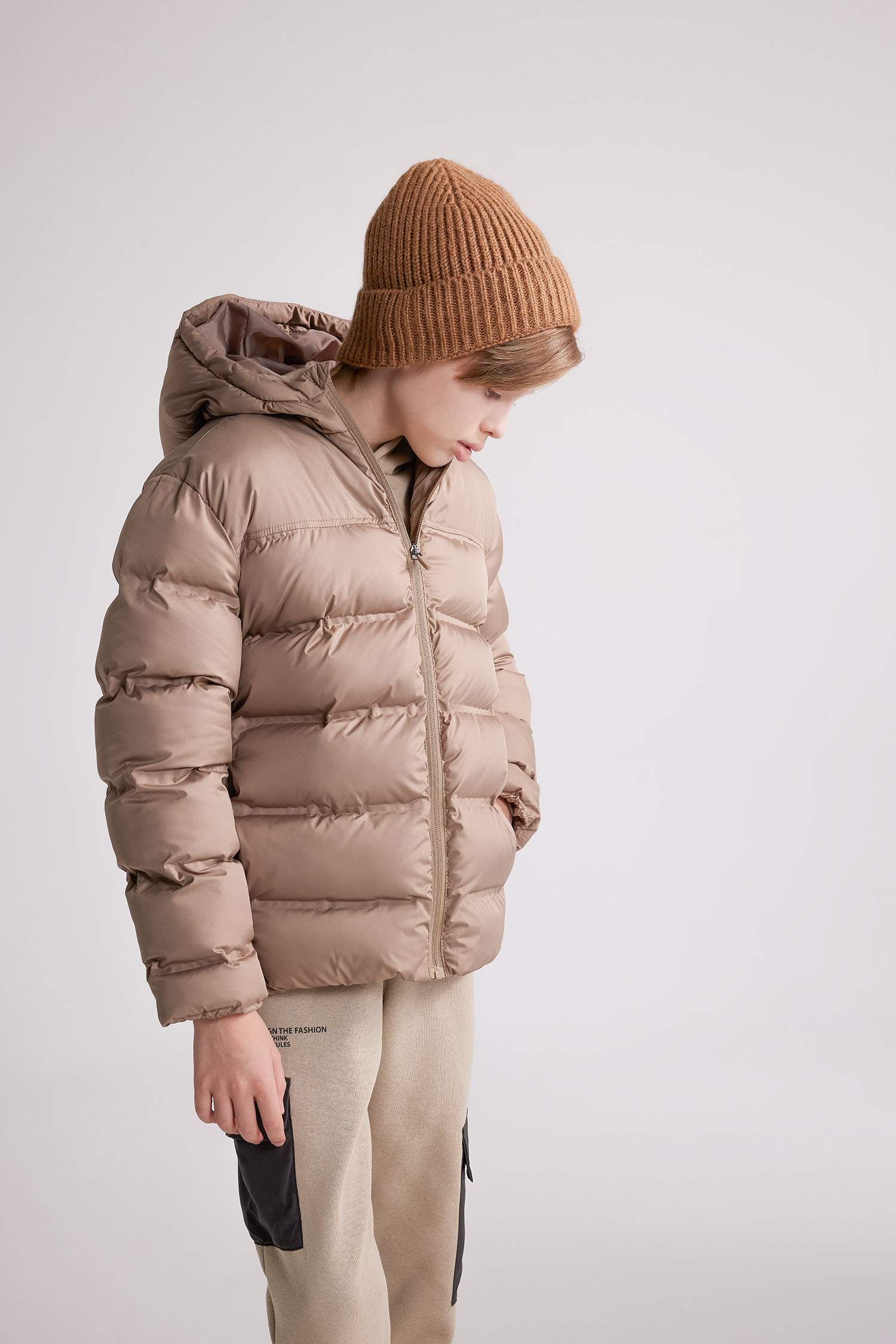 جاكيت دودون طارد للماء بغطاء للرأس