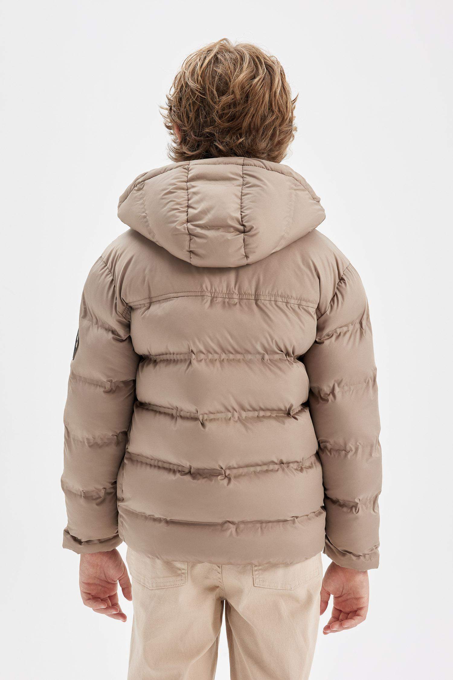 جاكيت دودون طارد للماء بغطاء للرأس