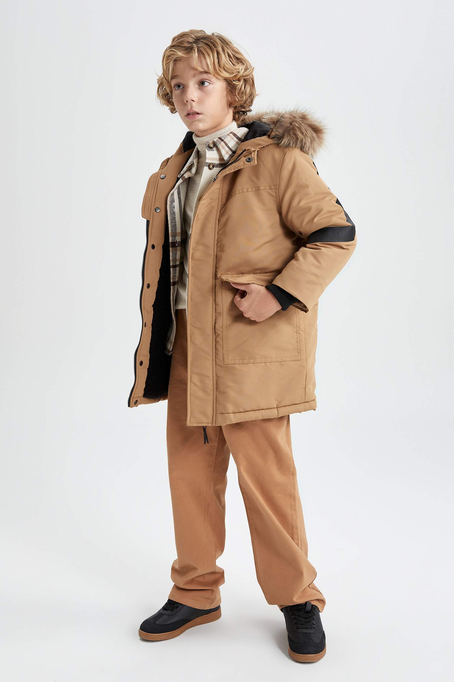 Куртка с капюшоном для мальчиков