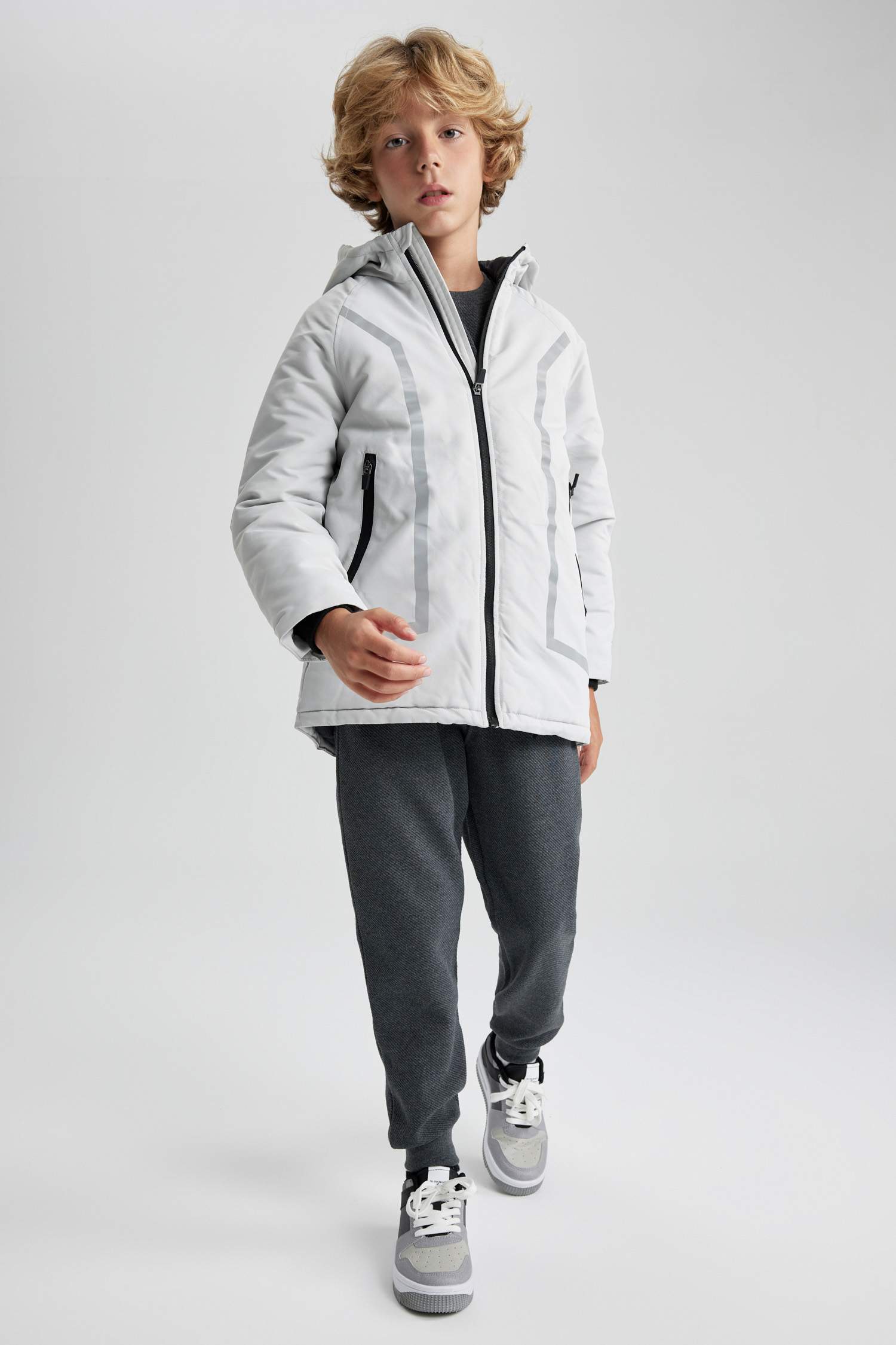 Парка с капюшоном для мальчиков