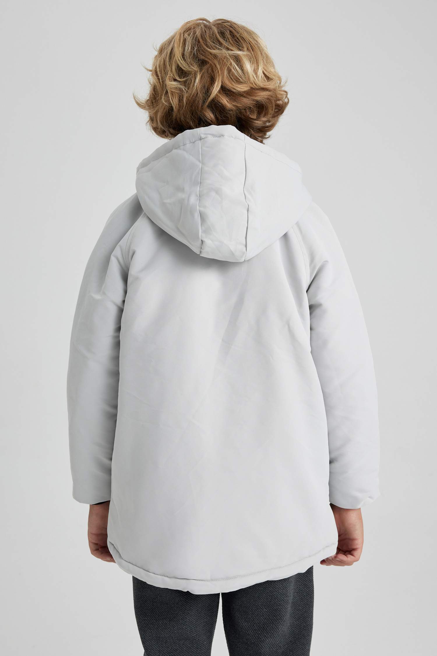 Парка с капюшоном для мальчиков