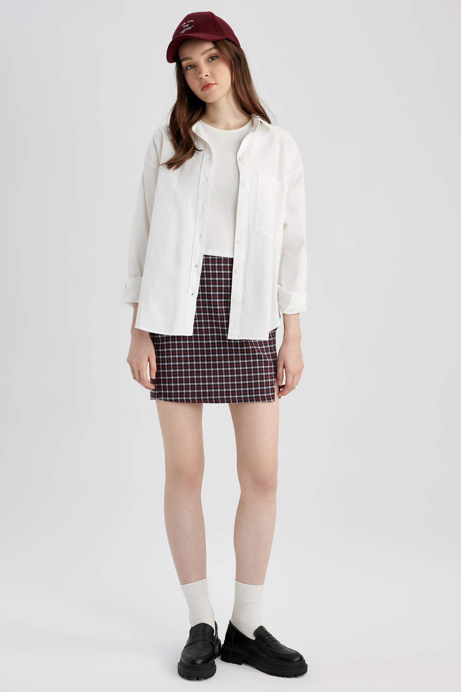 Kare Desenli Yırtmaçlı Dokuma Mini Etek