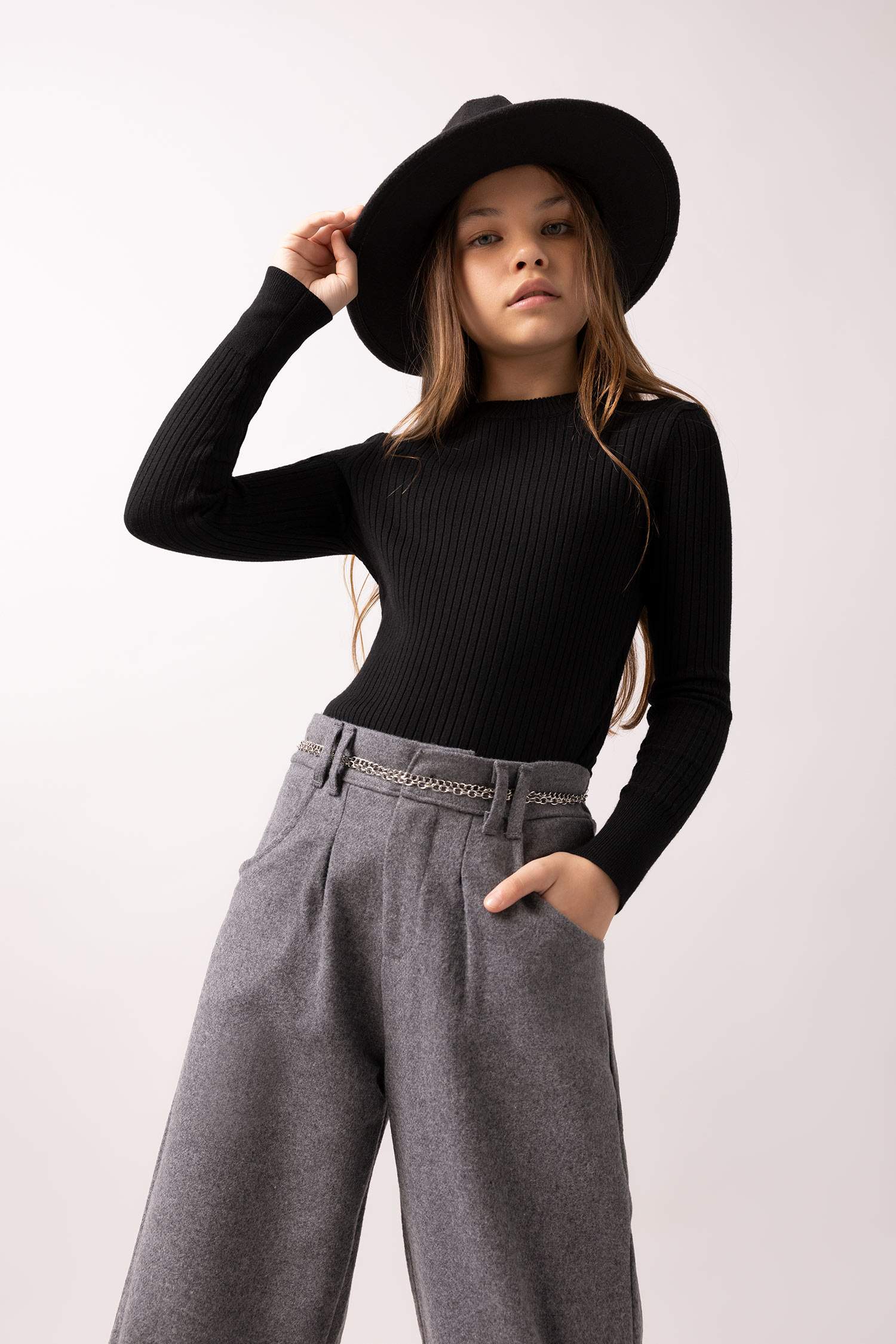 Пуловер стандартного кроя с круглым вырезом для девочек