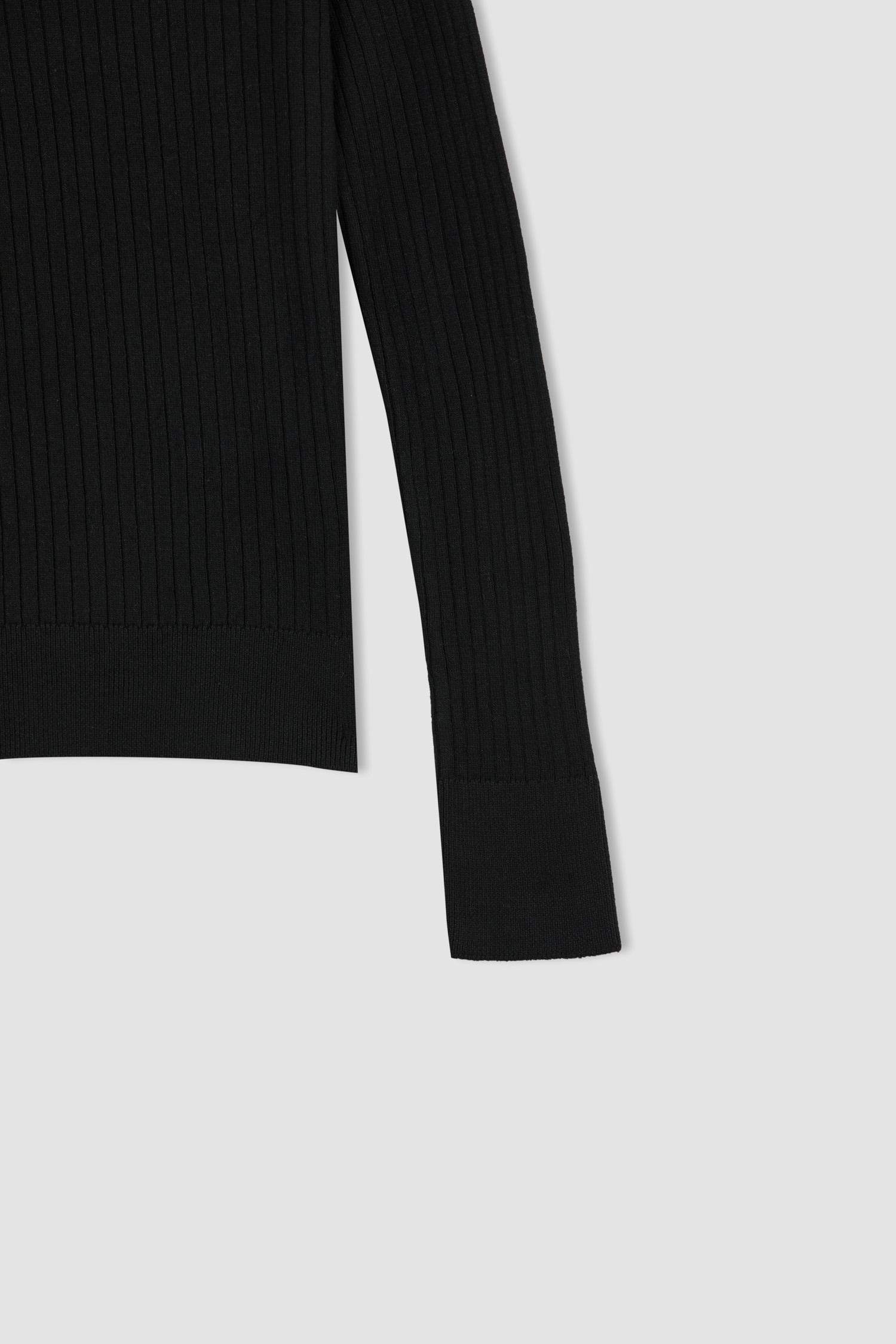 Пуловер стандартного кроя с круглым вырезом для девочек