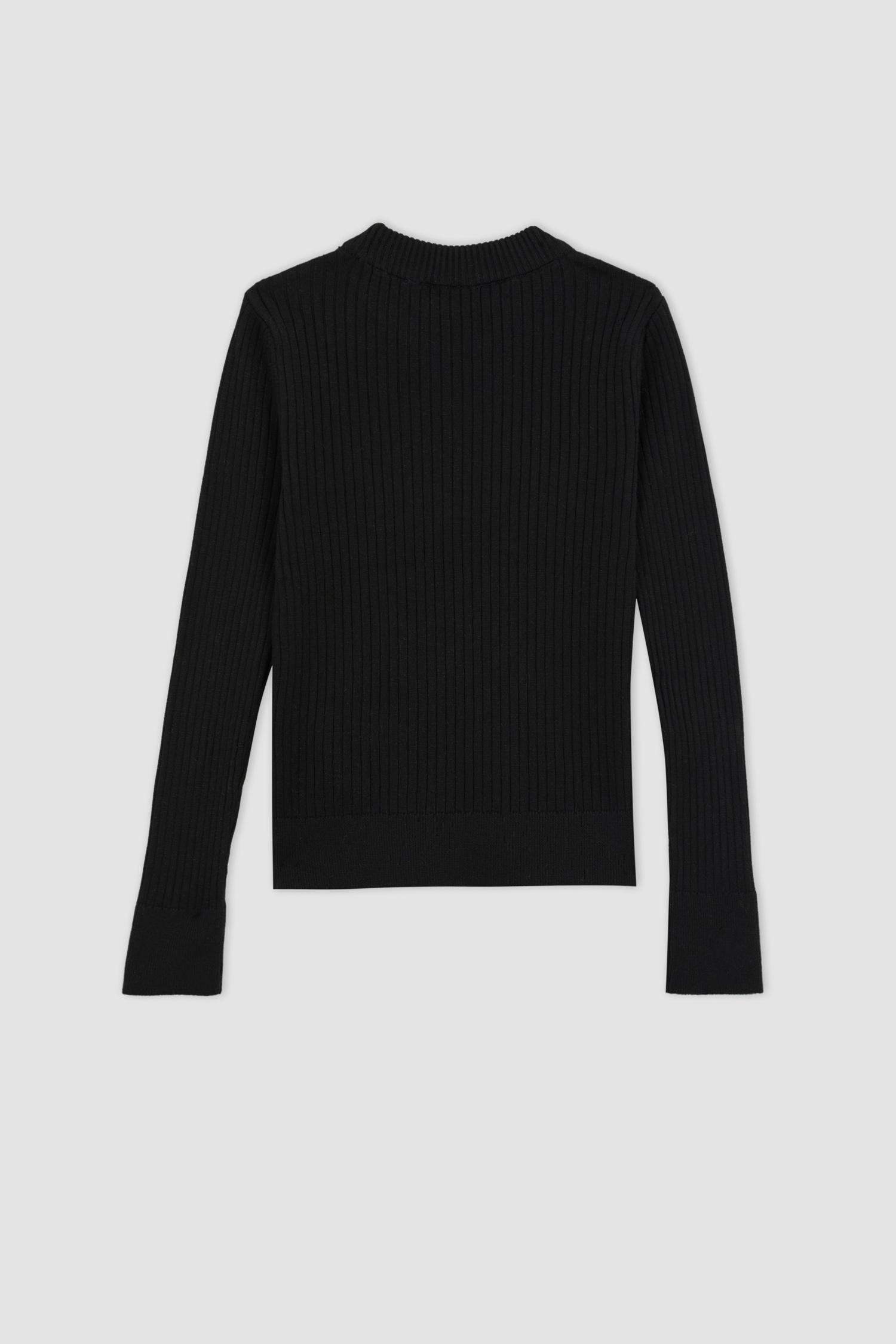 Пуловер стандартного кроя с круглым вырезом для девочек