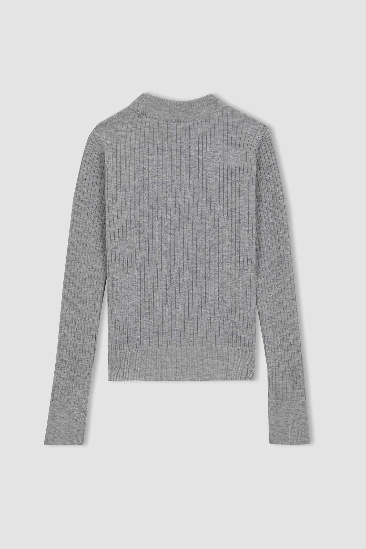 بلوفر تريكو بناتي قصة عادية برقبة مستديرة