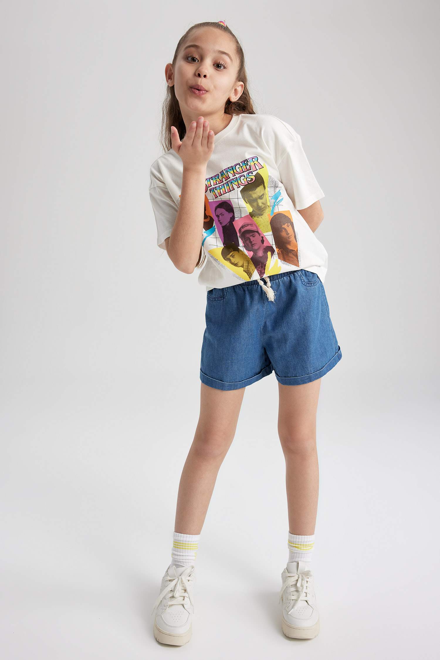 T-Shirt À Manches Courtes Coupe Décontractée Sous Licence Stranger Things Pour Fille