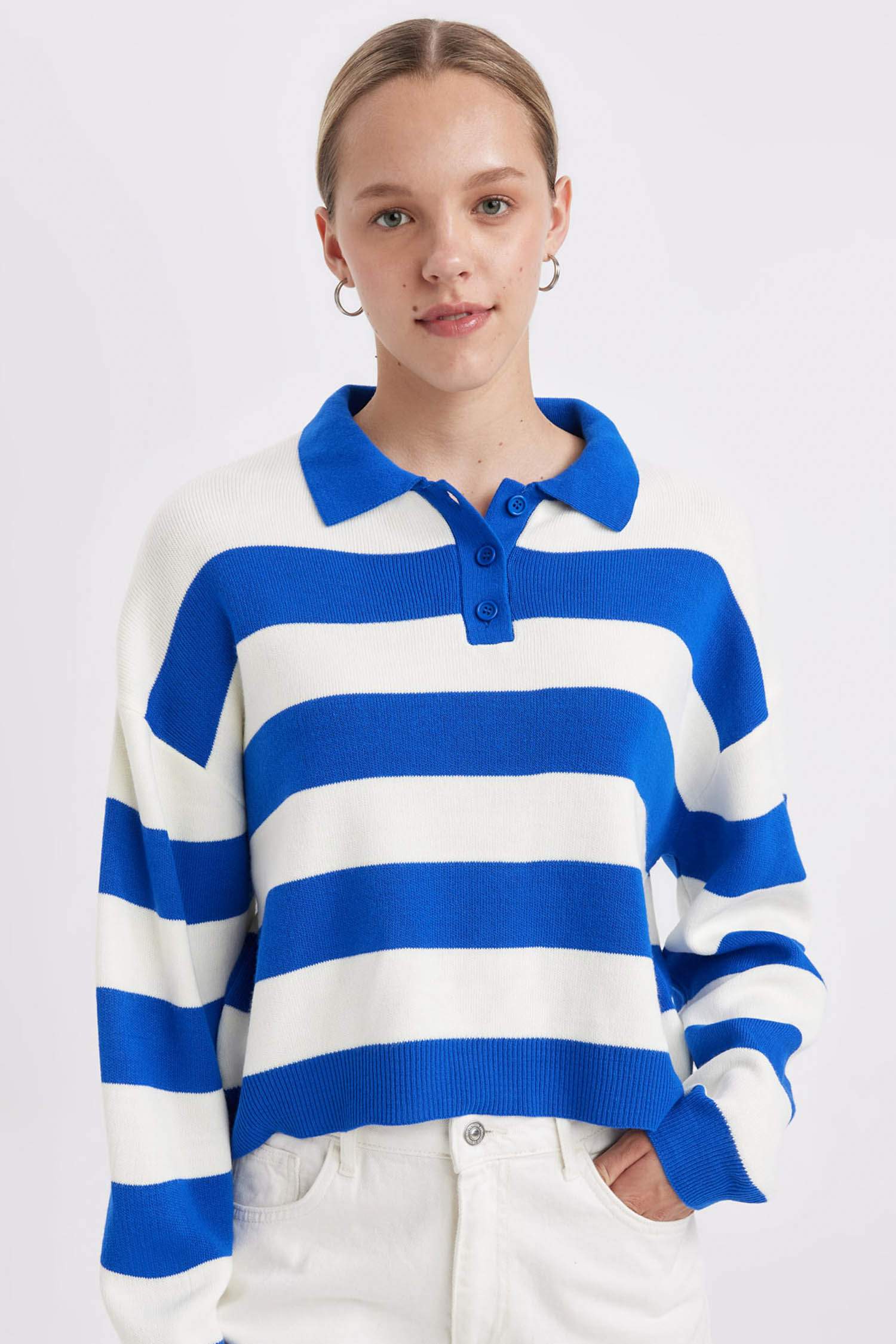 Свитер стандартного кроя с воротником поло