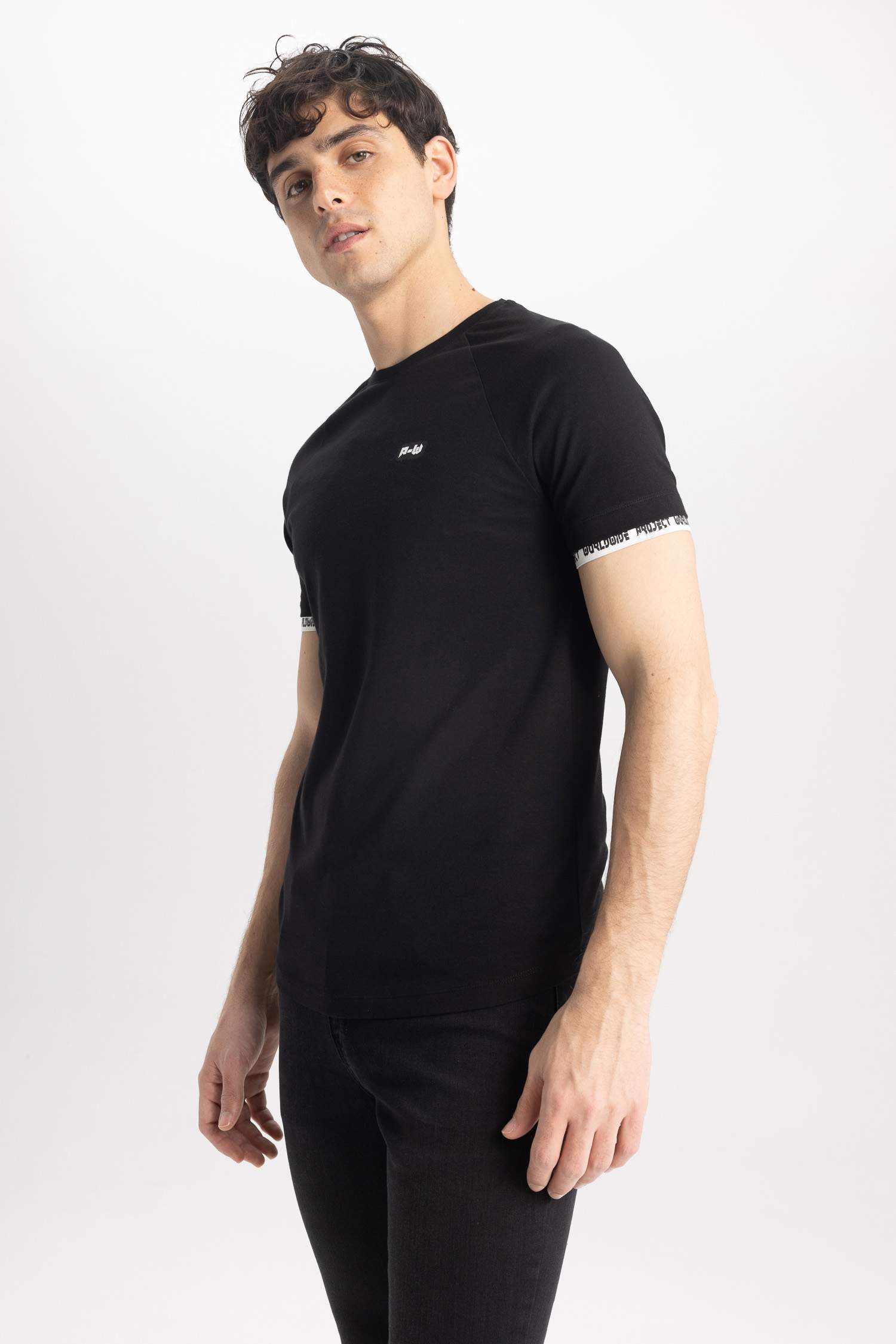 дөңгелек жаға минималл Қысқа жеңді футболка