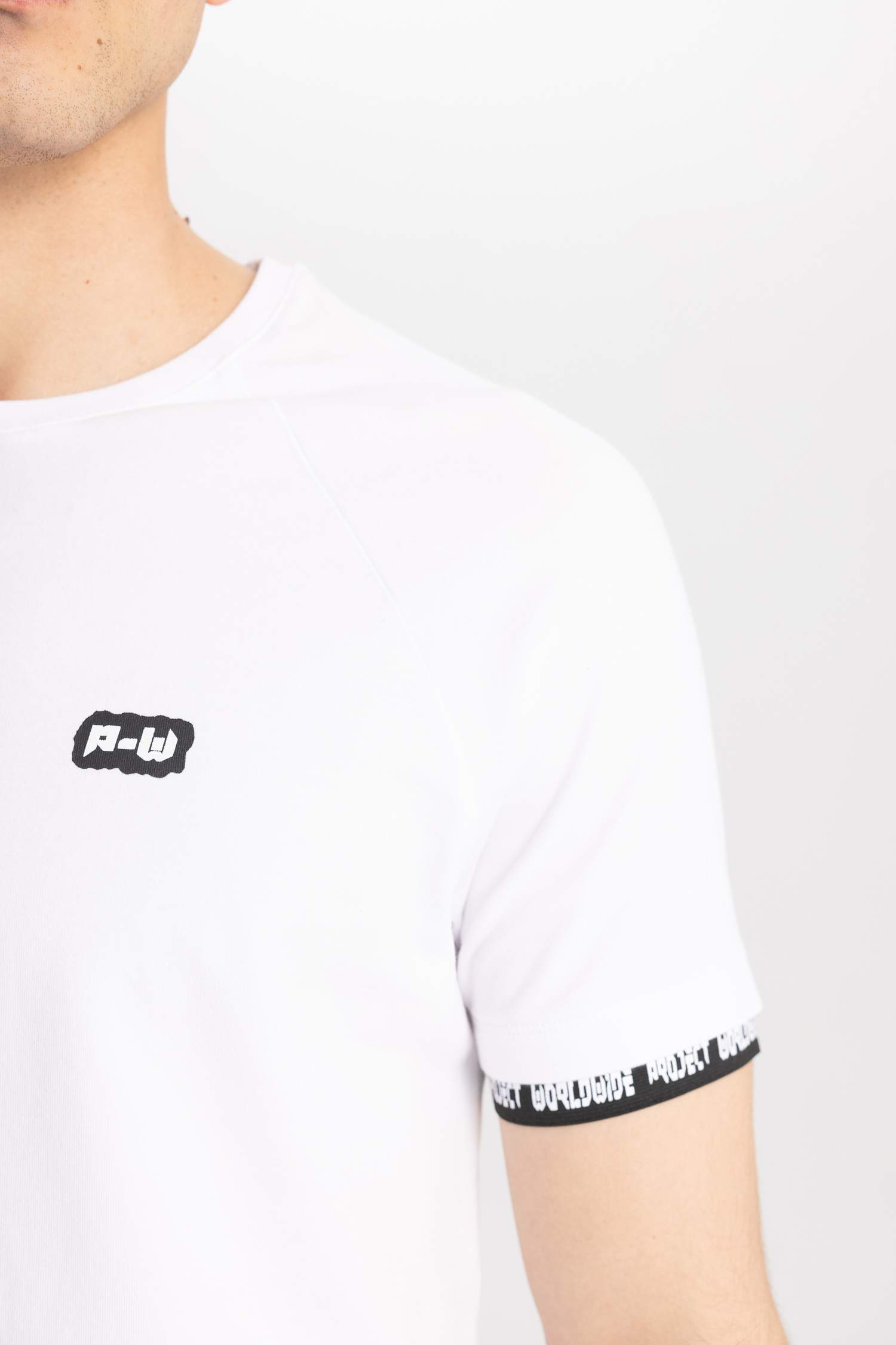 تيشيرت نص كم مطبوع موسكل فيت بياقة مستديرة