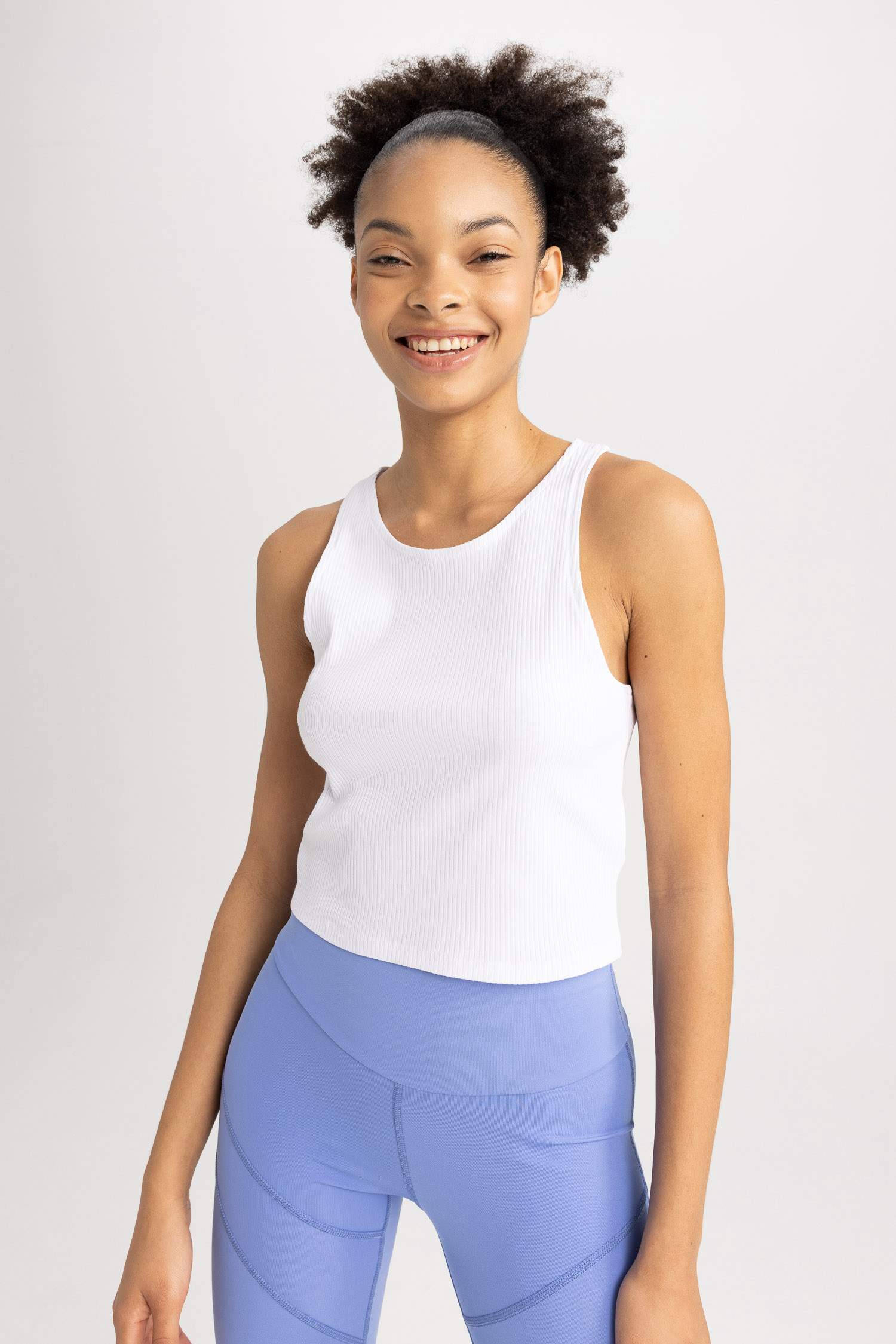 كروب توب برقبة مستديرة بدون أكمام  من DeFactoFit