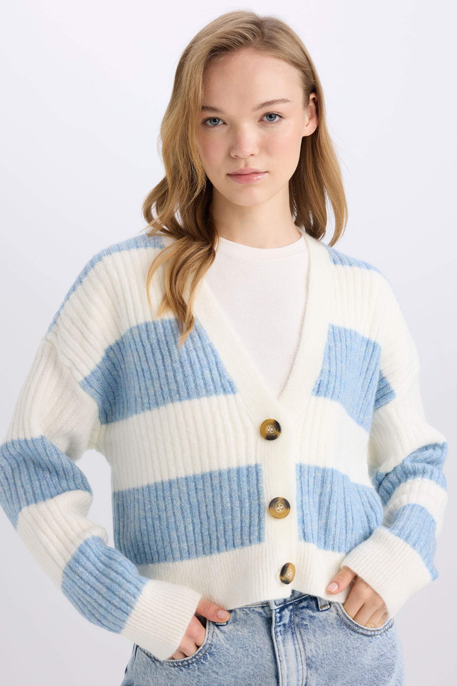 Regular Fit V Yaka Çizgili  Düğmeli Triko Hırka