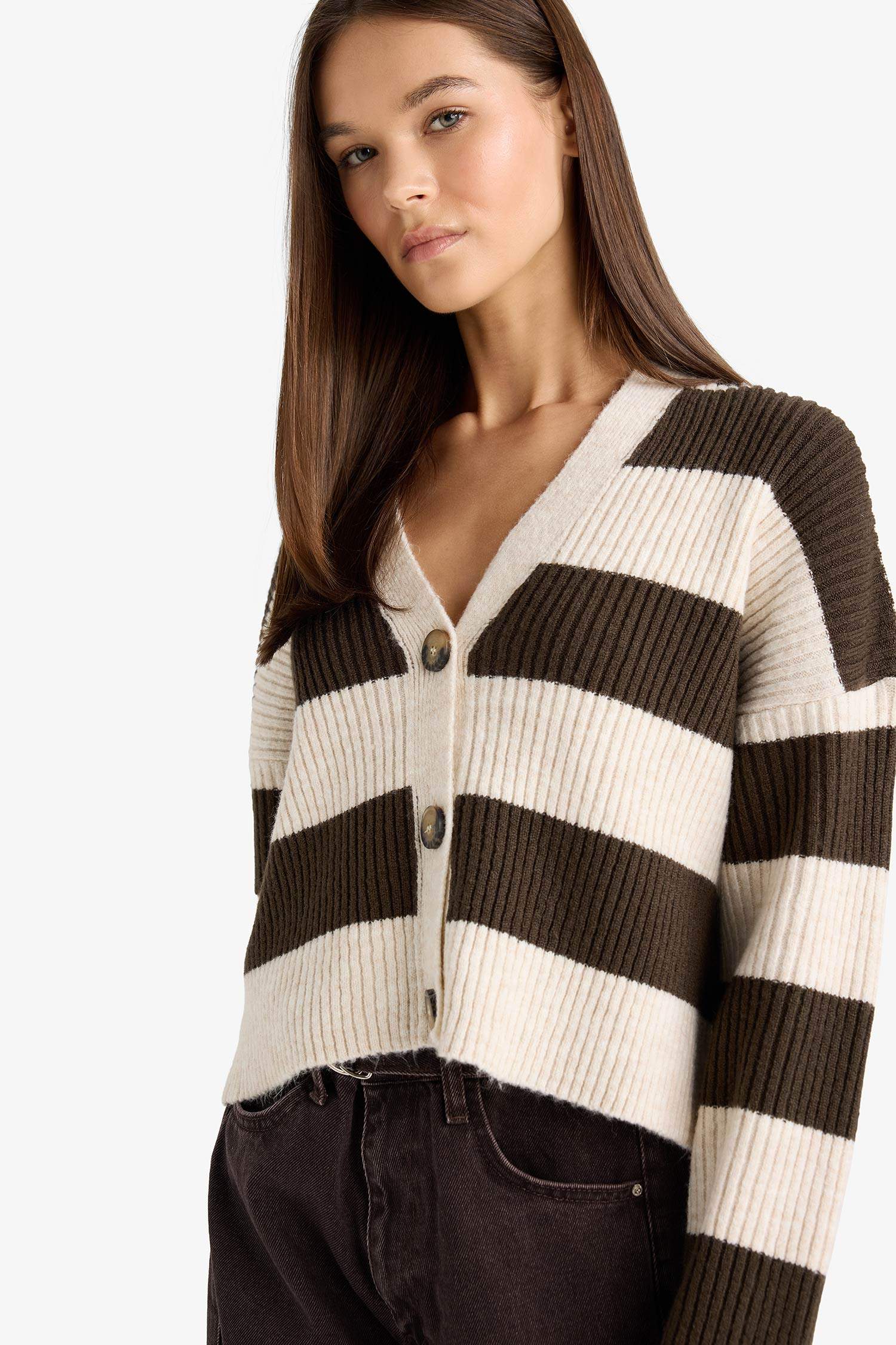 Regular Fit V Yaka Çizgili Düğmeli Hırka