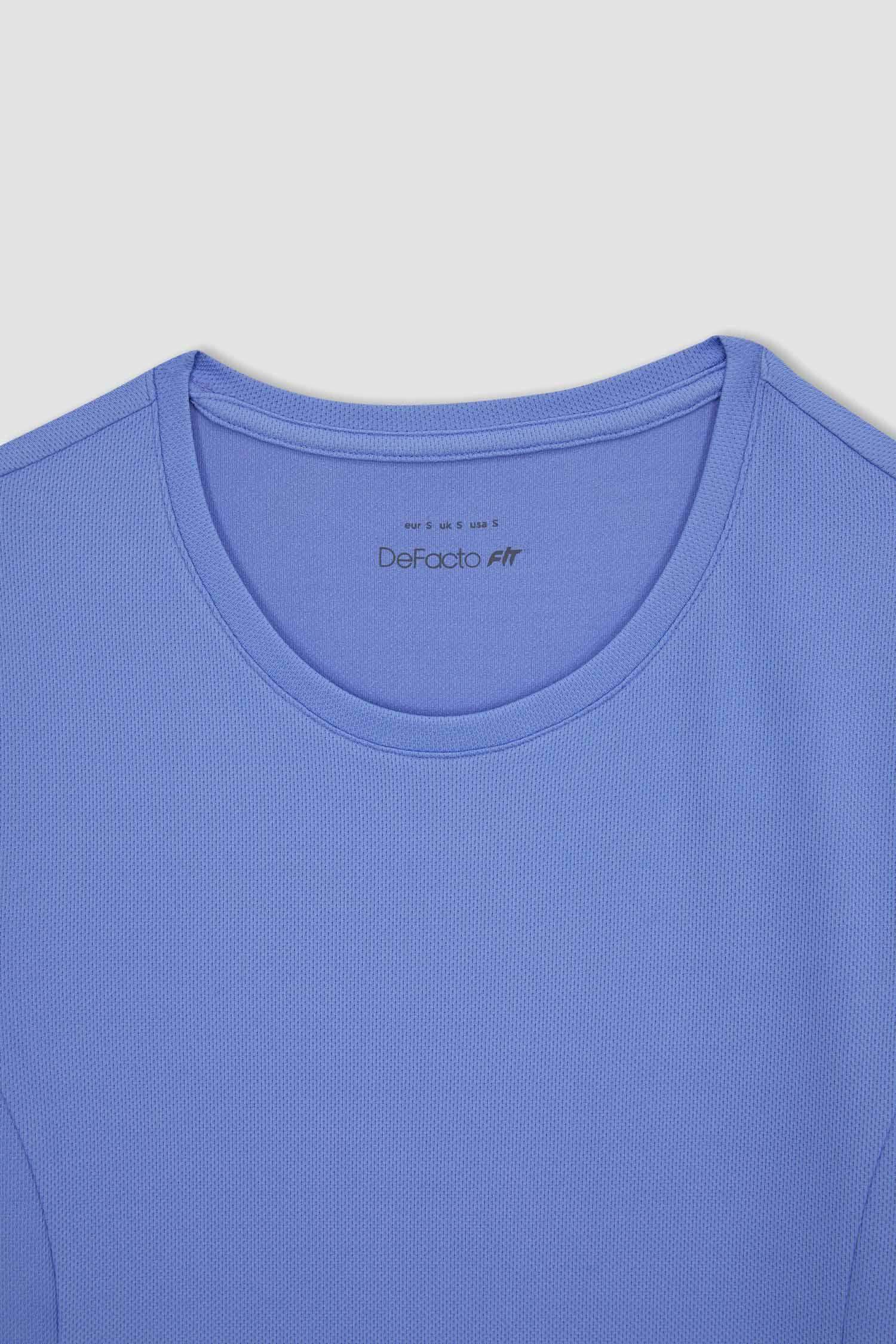 تيشيرت نص كم قصة عادية برقبة مستديرة