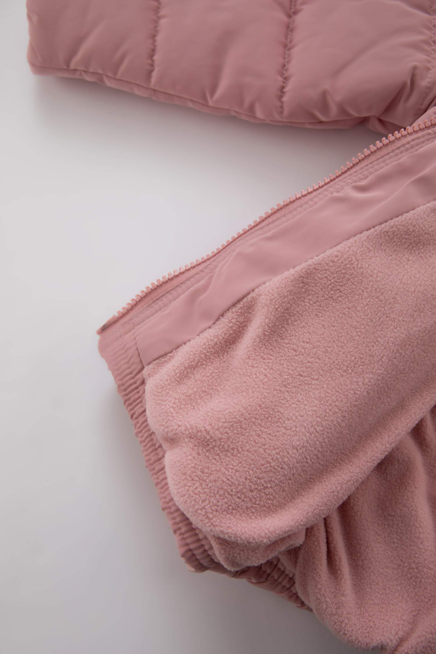 سيت بناتي قمصلة بغطاء للرأس مقاوم للماء وسكارف - قطعتين