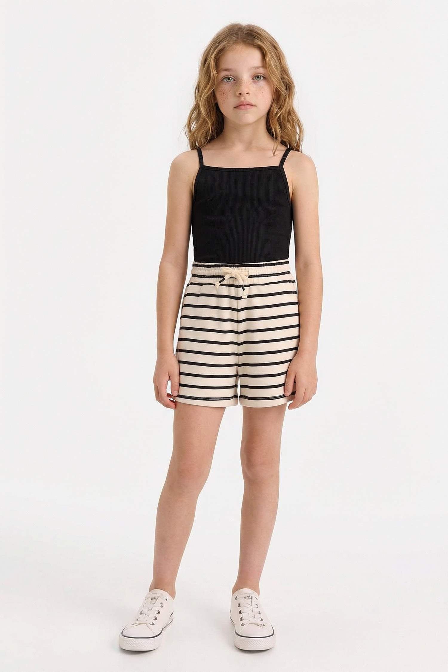 شورت بناتي قماش خفيف