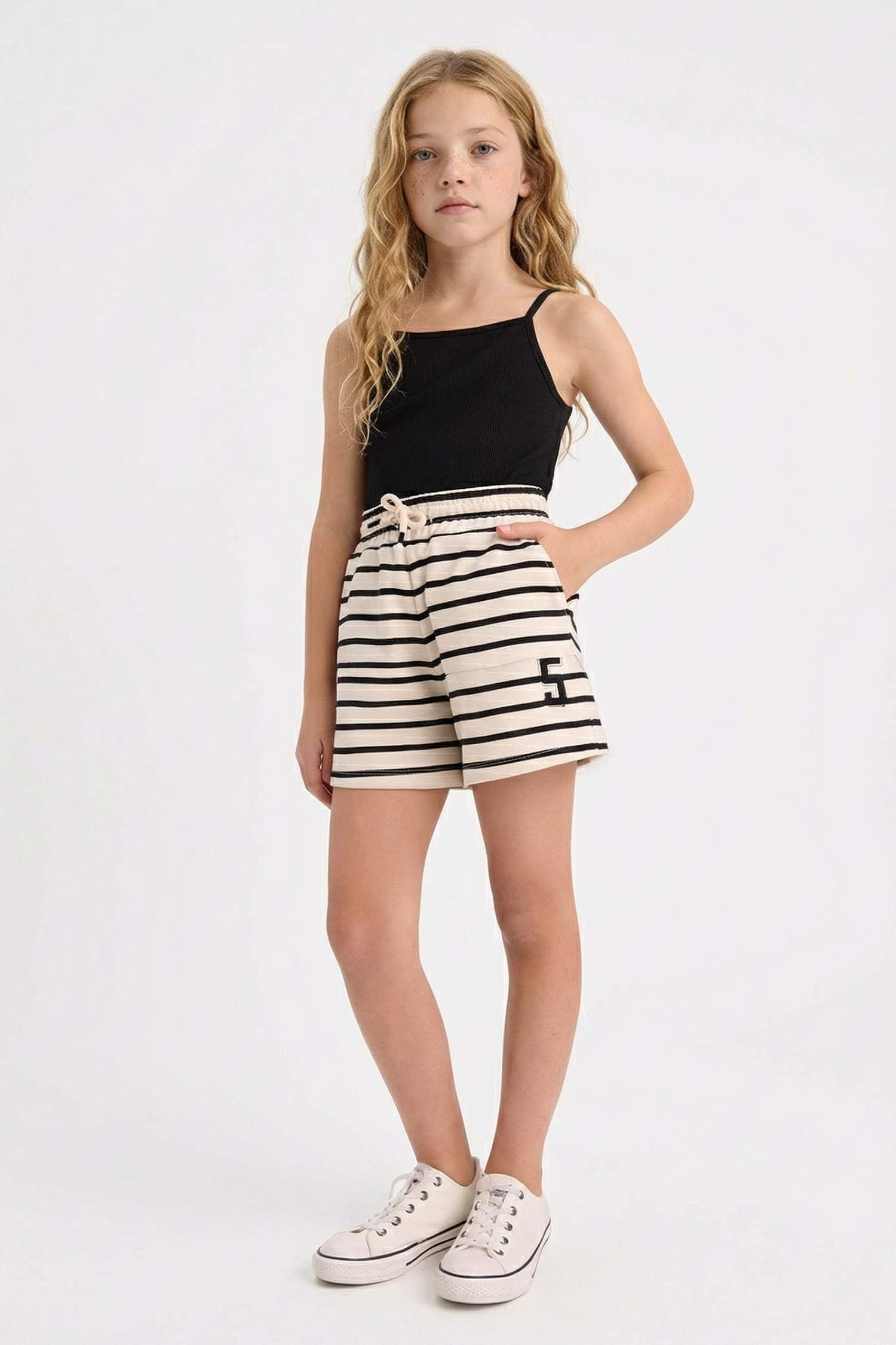 شورت بناتي قماش خفيف