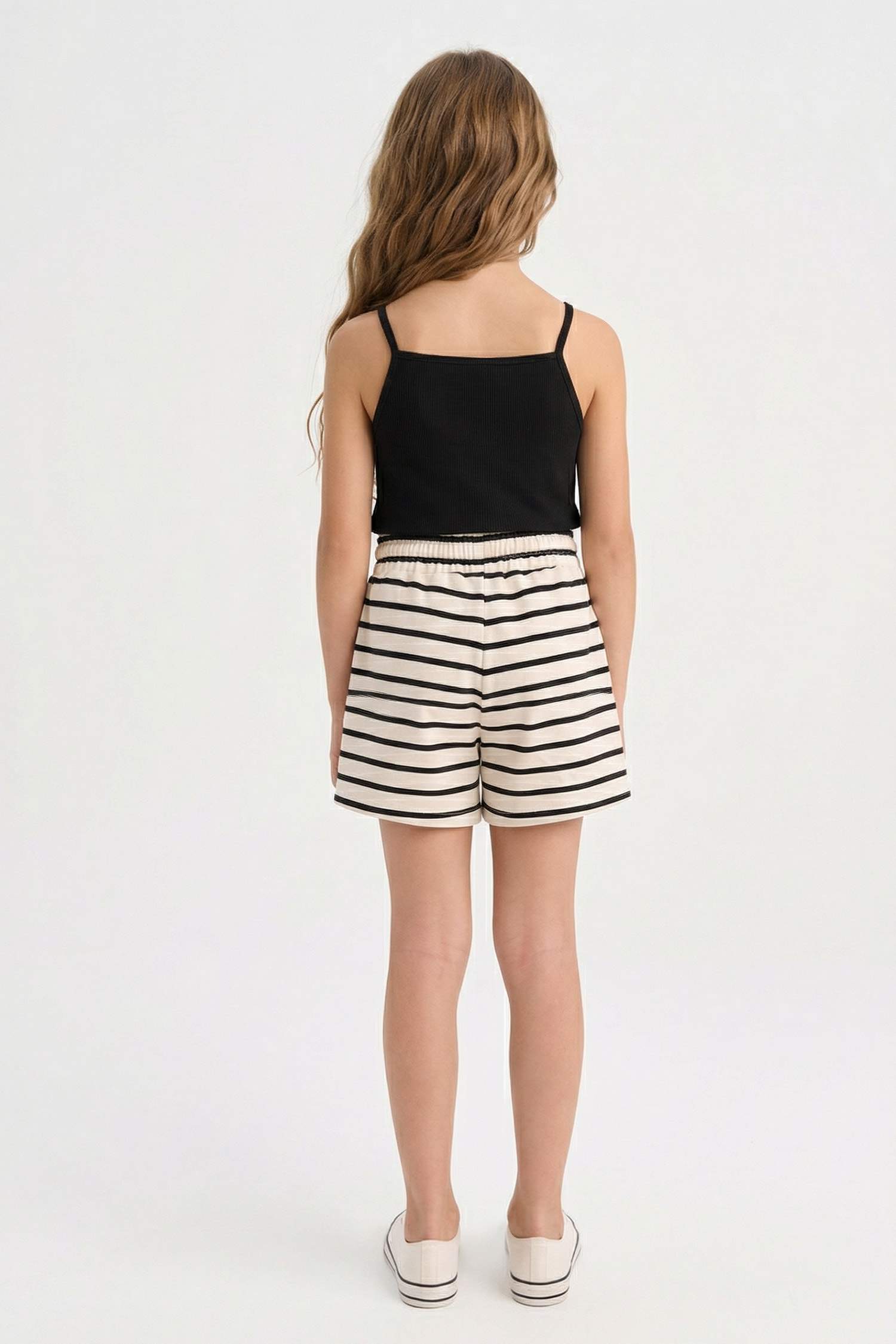 شورت بناتي قماش خفيف