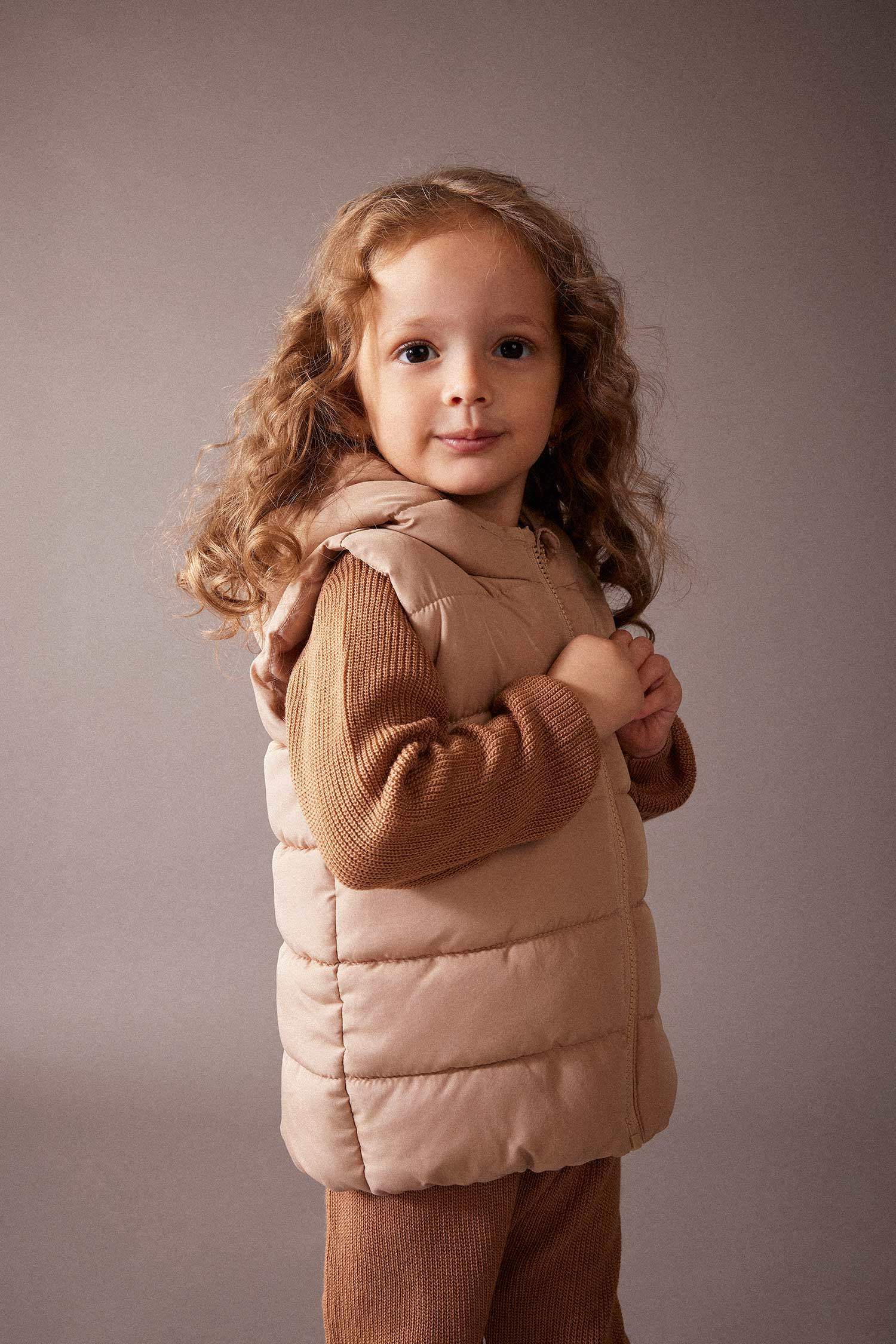 Жилет с капюшоном для малышей девочек