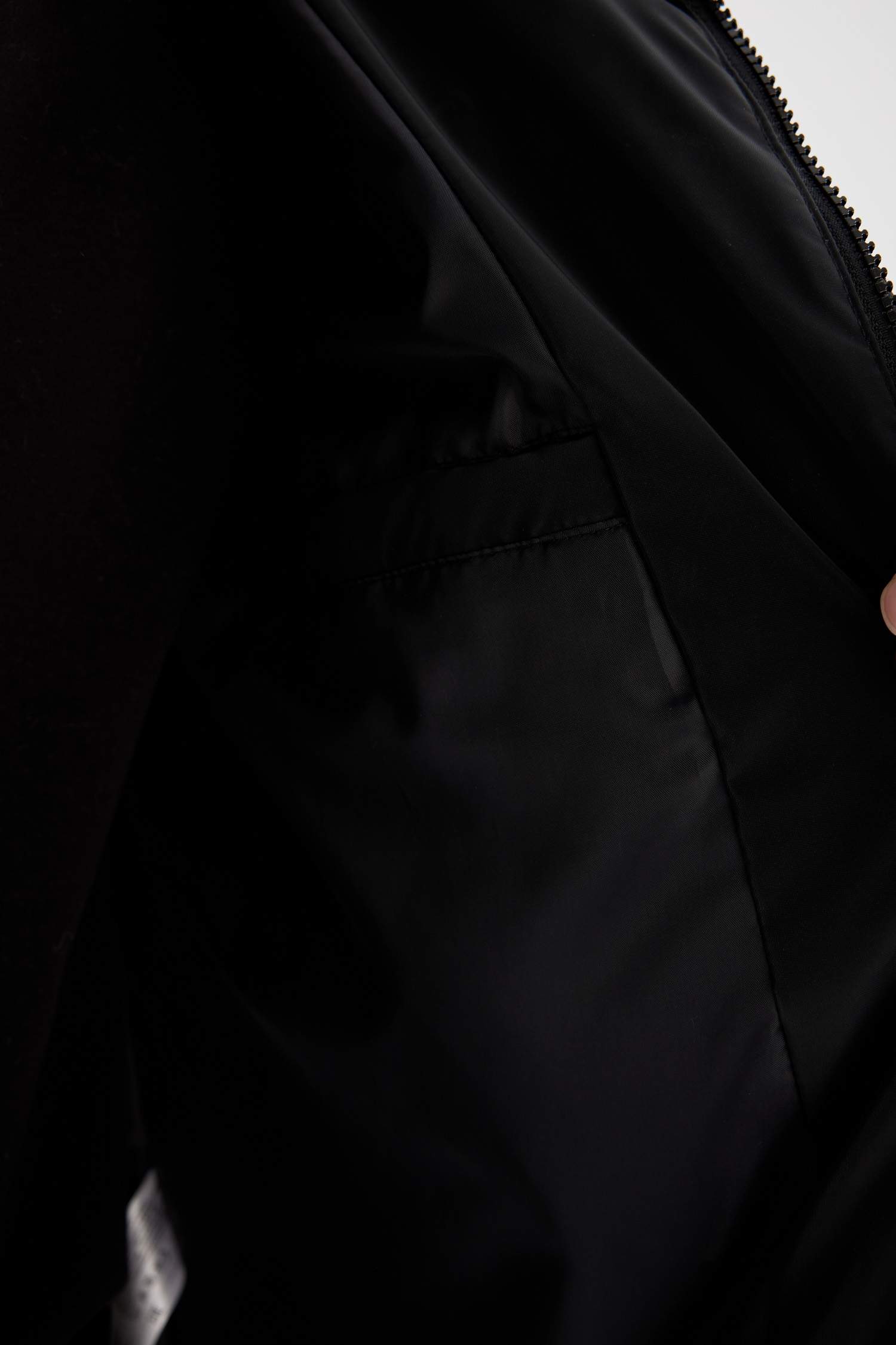 Su Geçirmez Şişme Mont Kapüşonlu Fermuarlı Cepli Çıtçıtlı Cepli