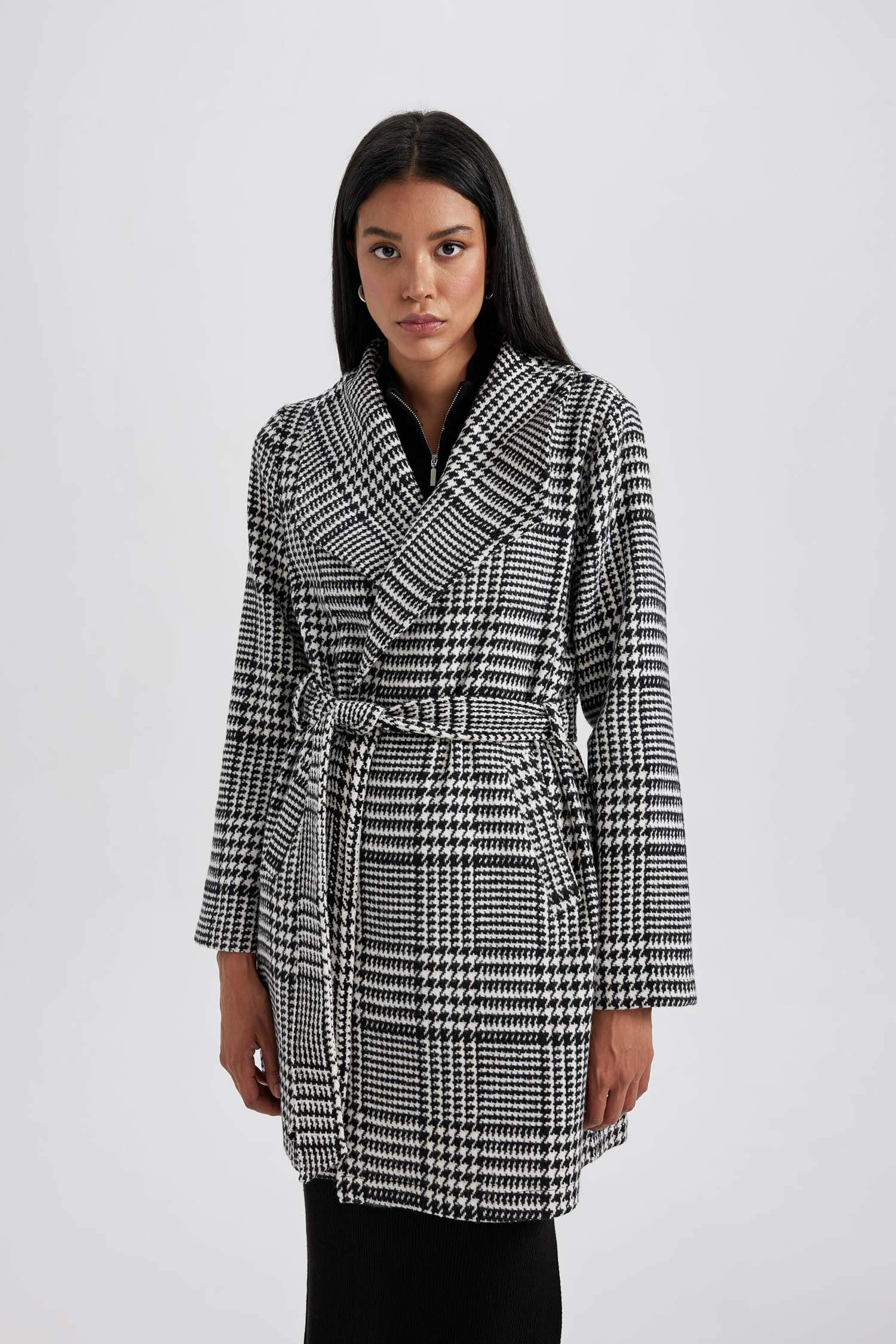 Regular Kalıp Ekoseli Kruvaze Yaka Cepli Kemerli Kaşe Kaban