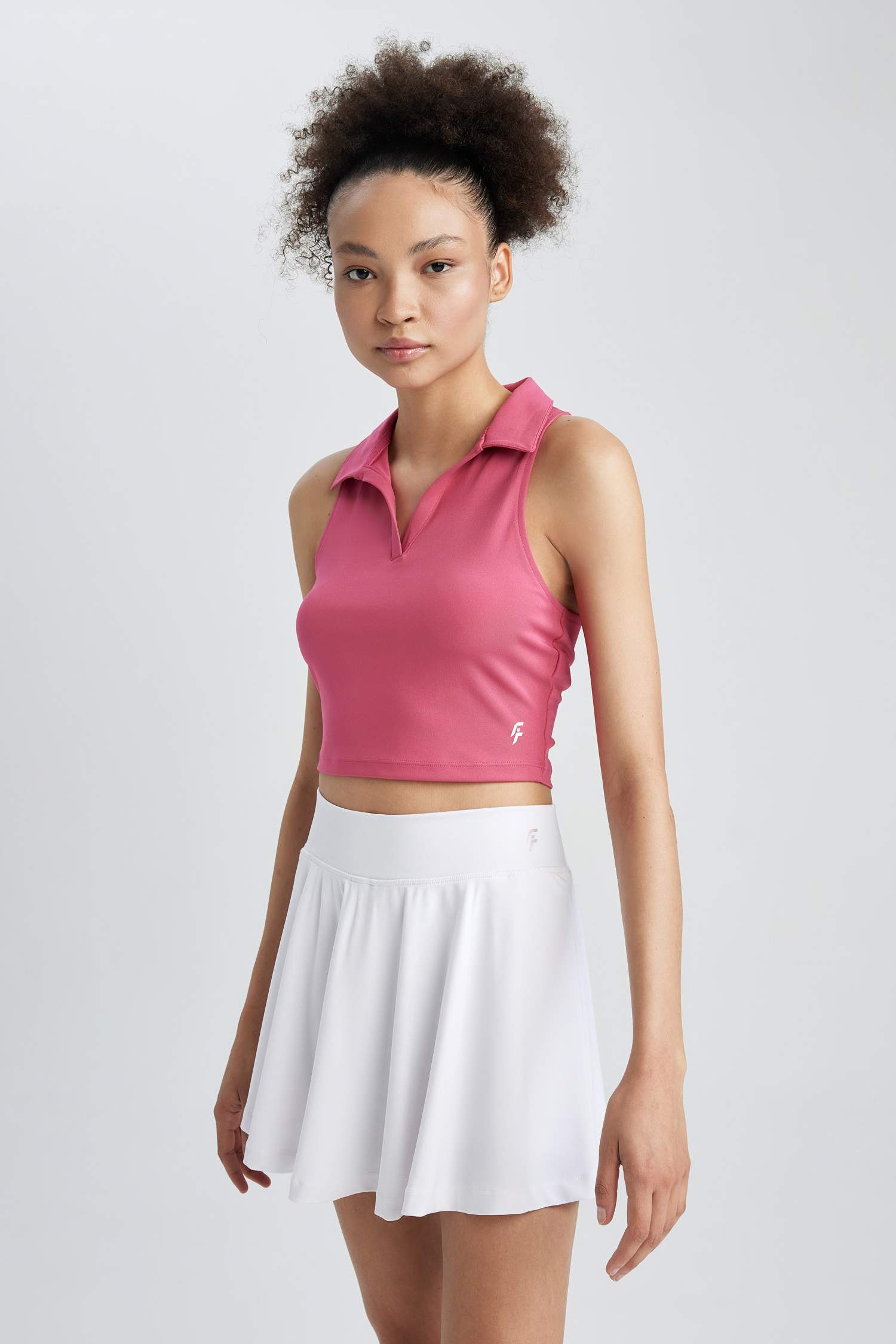 ديباردور رياضي برقبة بولو من DeFactoFit