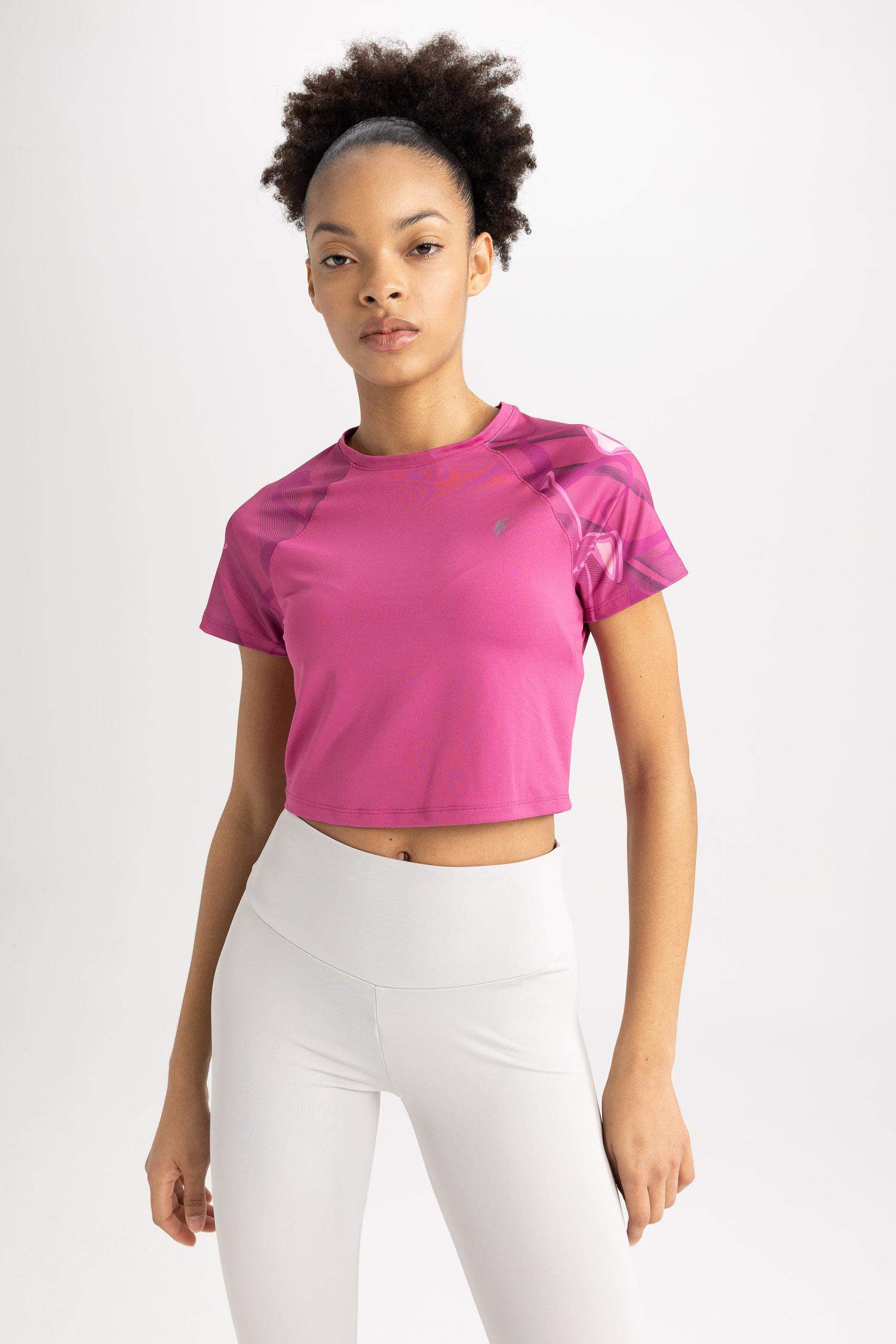 تيشيرت رياضي قصير توب برقبة مستديرة