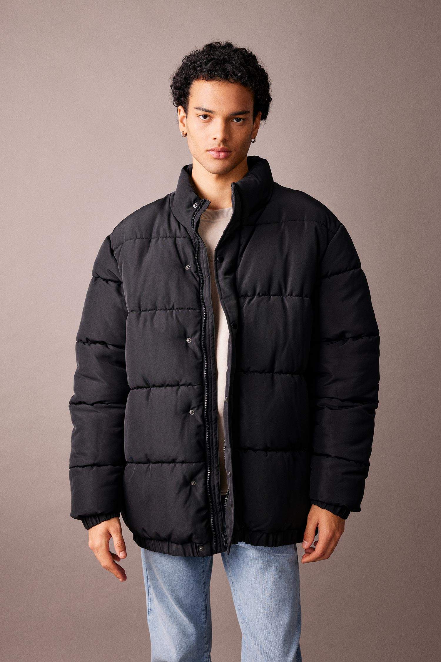 Fermuarlı Çıtçıtlı Cepli Dik Yaka Şişme Mont