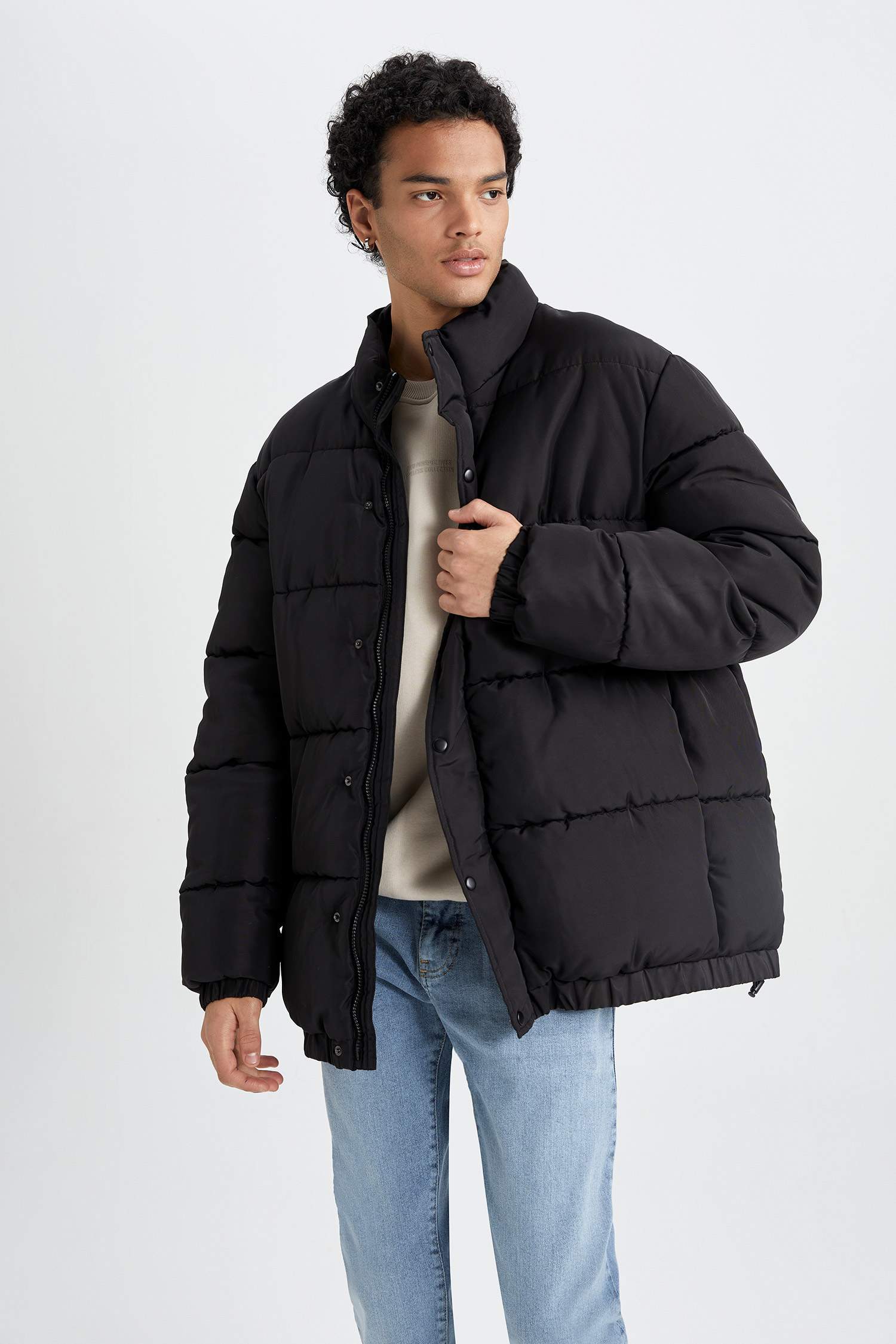 Fermuarlı Çıtçıtlı Cepli Dik Yaka Şişme Mont