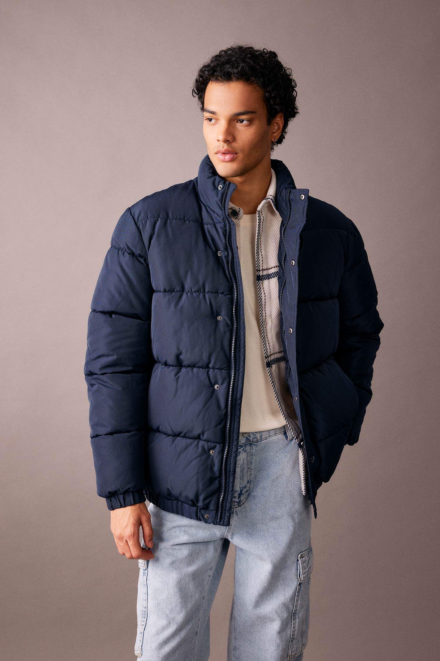 Fermuarlı Çıtçıtlı Cepli Dik Yaka Şişme Mont