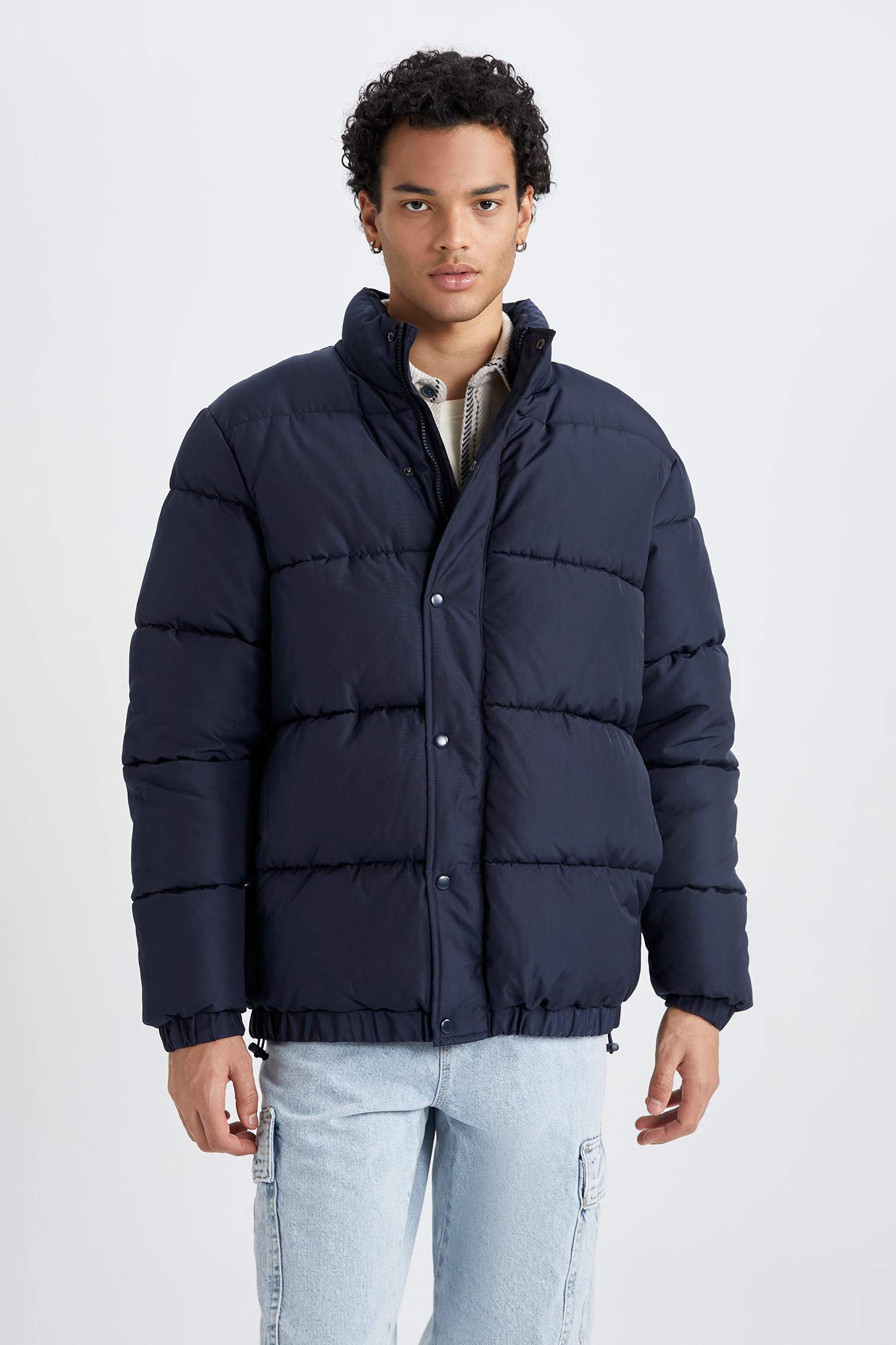 Fermuarlı Çıtçıtlı Cepli Dik Yaka Şişme Mont