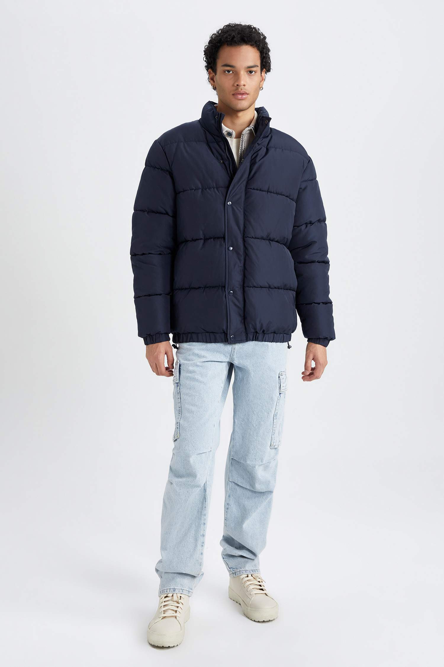 Fermuarlı Çıtçıtlı Cepli Dik Yaka Şişme Mont