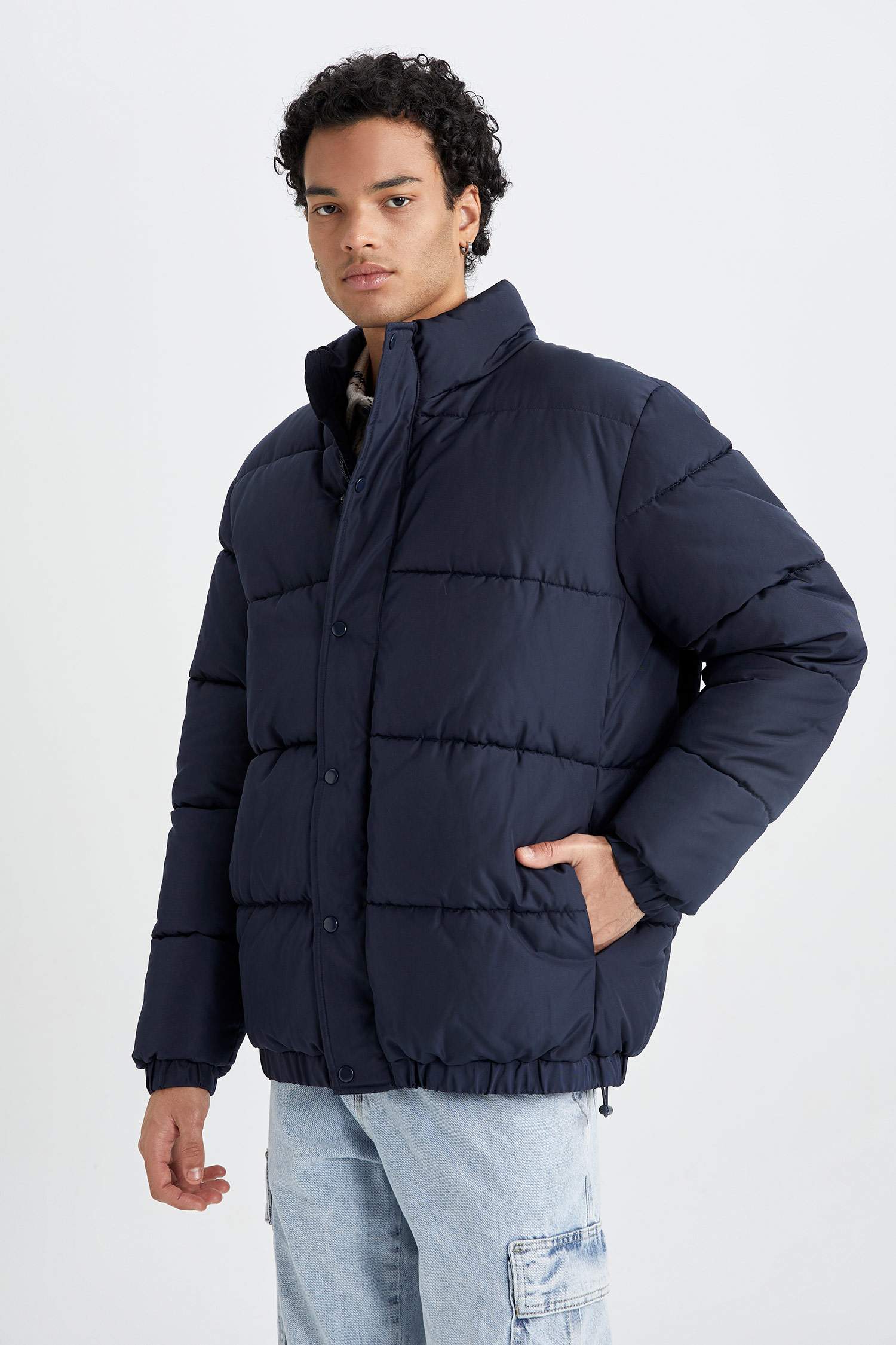 Fermuarlı Çıtçıtlı Cepli Dik Yaka Şişme Mont