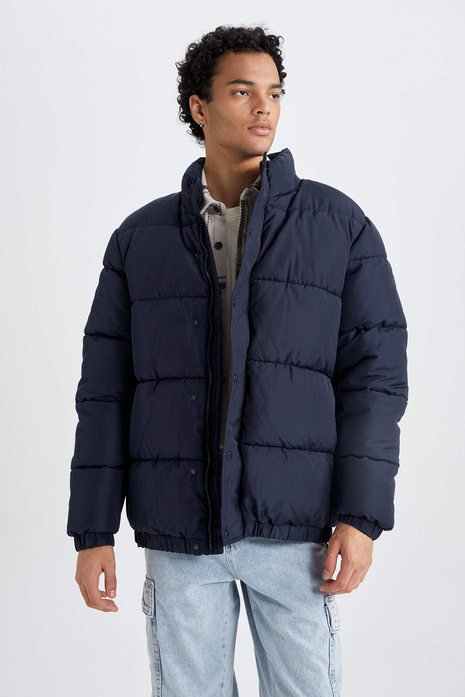 Fermuarlı Çıtçıtlı Cepli Dik Yaka Şişme Mont