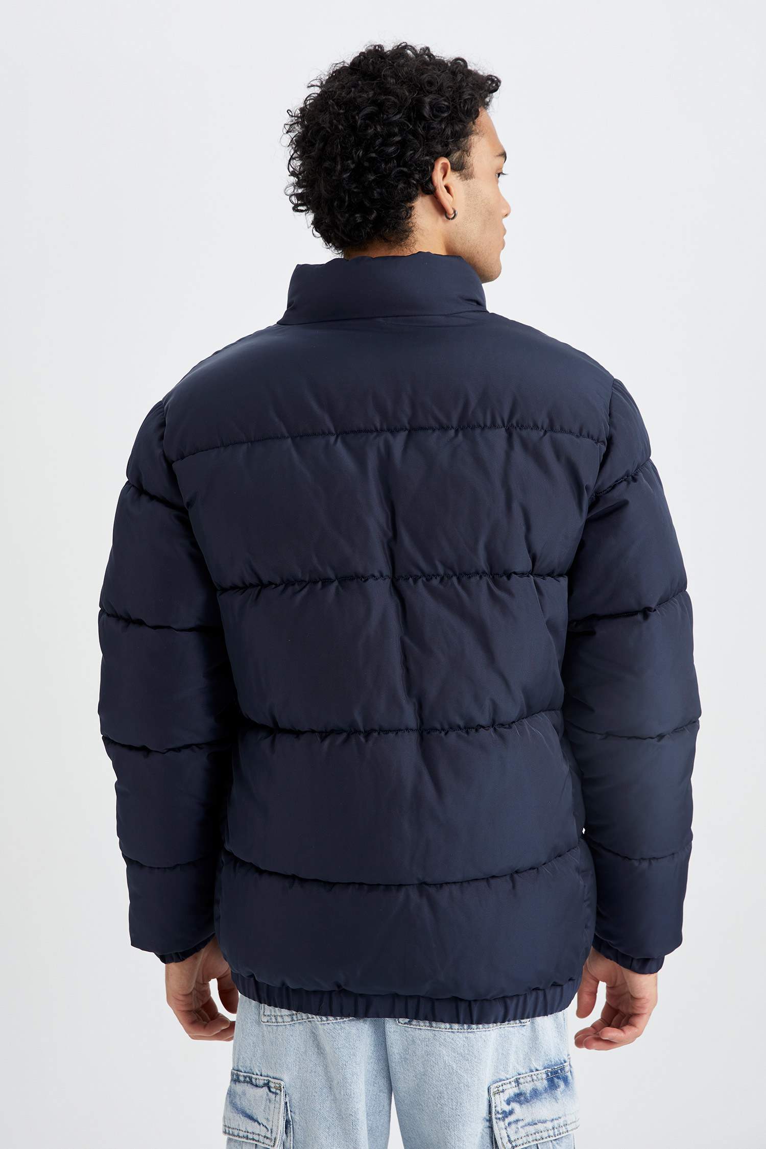 Fermuarlı Çıtçıtlı Cepli Dik Yaka Şişme Mont