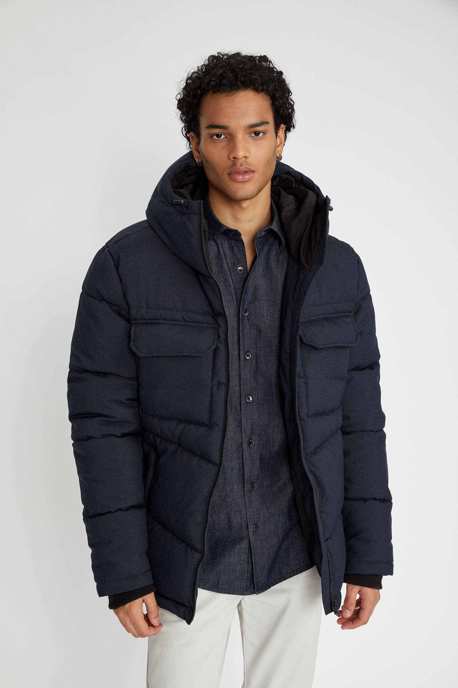 Slim Fit Dar Kesim Şişme Mont Kapüşonlu Fermuarlı Çift Cepli