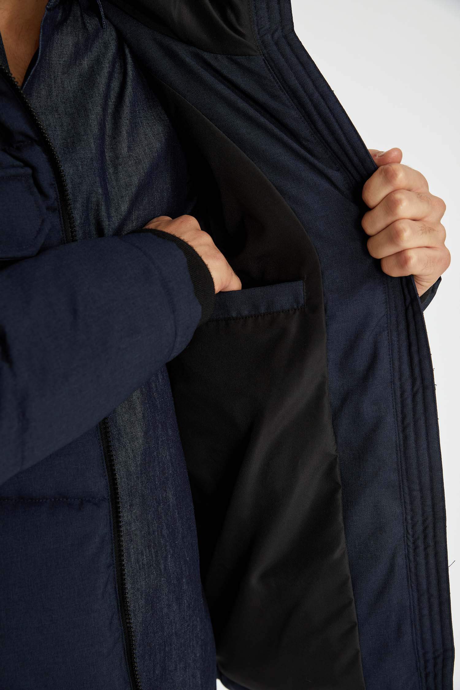 Slim Fit Dar Kesim Şişme Mont Kapüşonlu Fermuarlı Çift Cepli