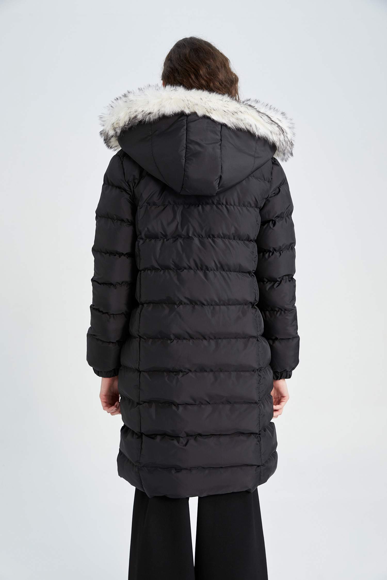 Su İtici Regular Kalıp Isı Yalıtımlı Suni Kürk Detaylı Kapüşonlu Kapitoneli Şişme Mont Parka