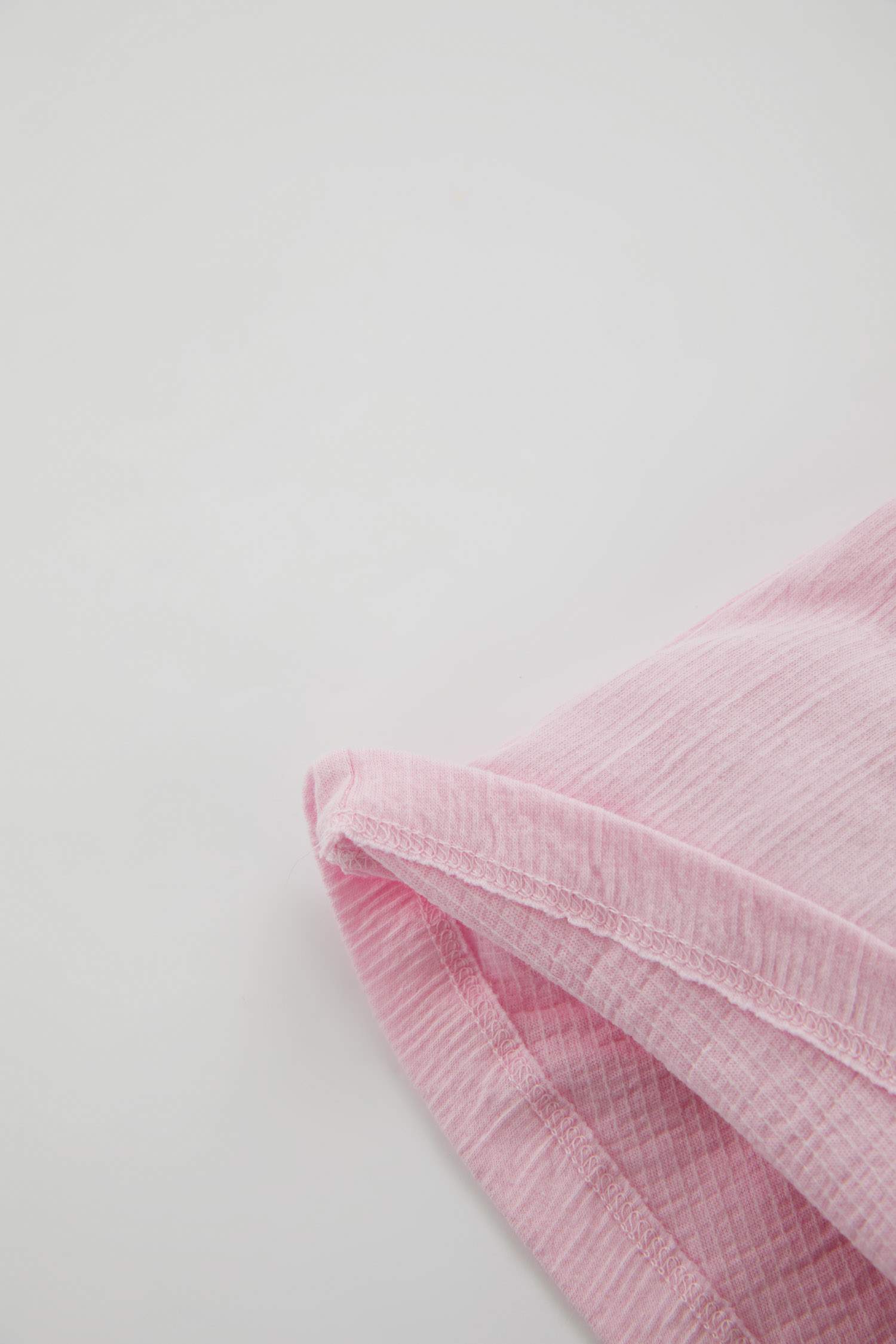 تيشيرت قصة عادية بناتي برقبة كبيرة