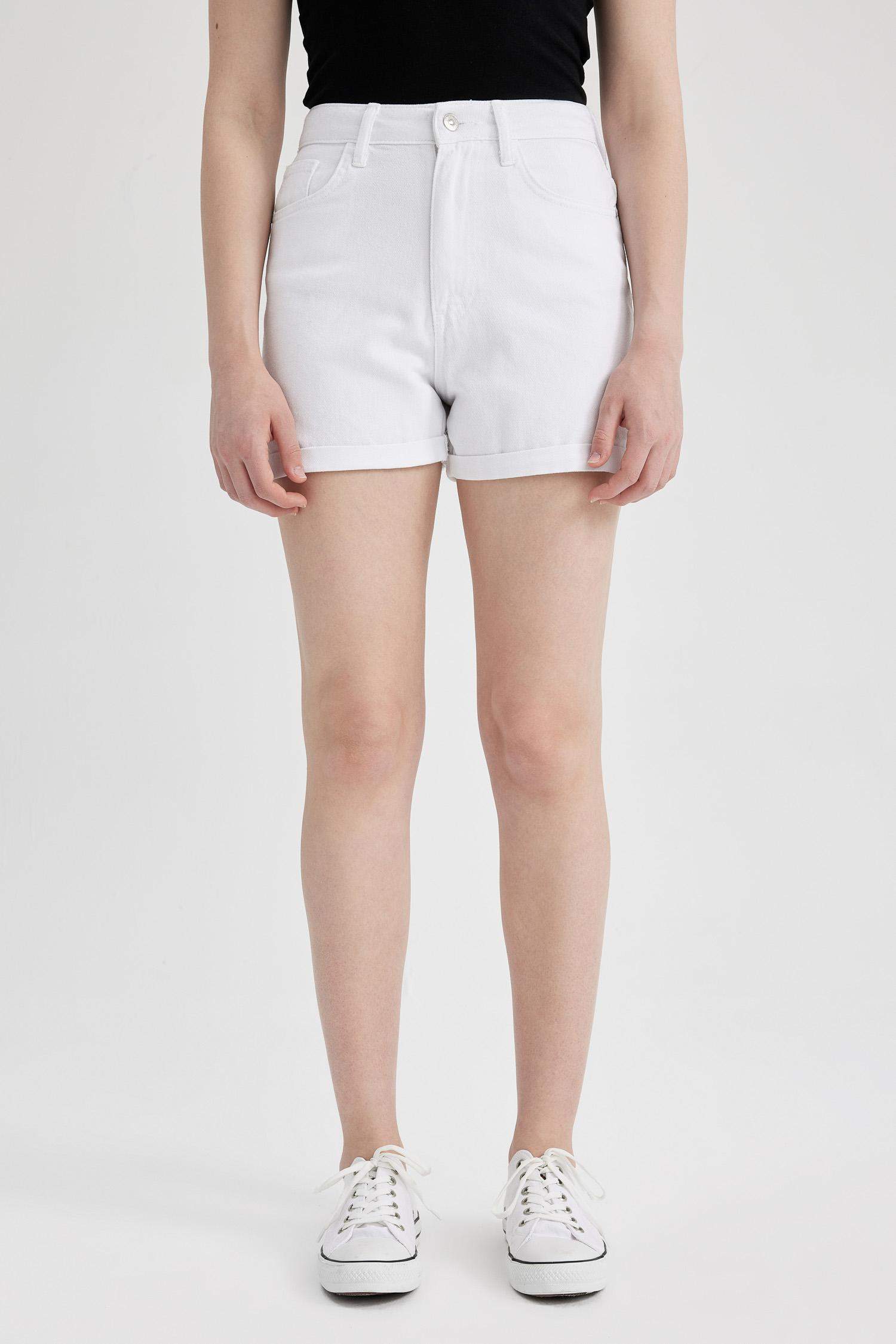 شورت جينز موم فيت بخصر عالي