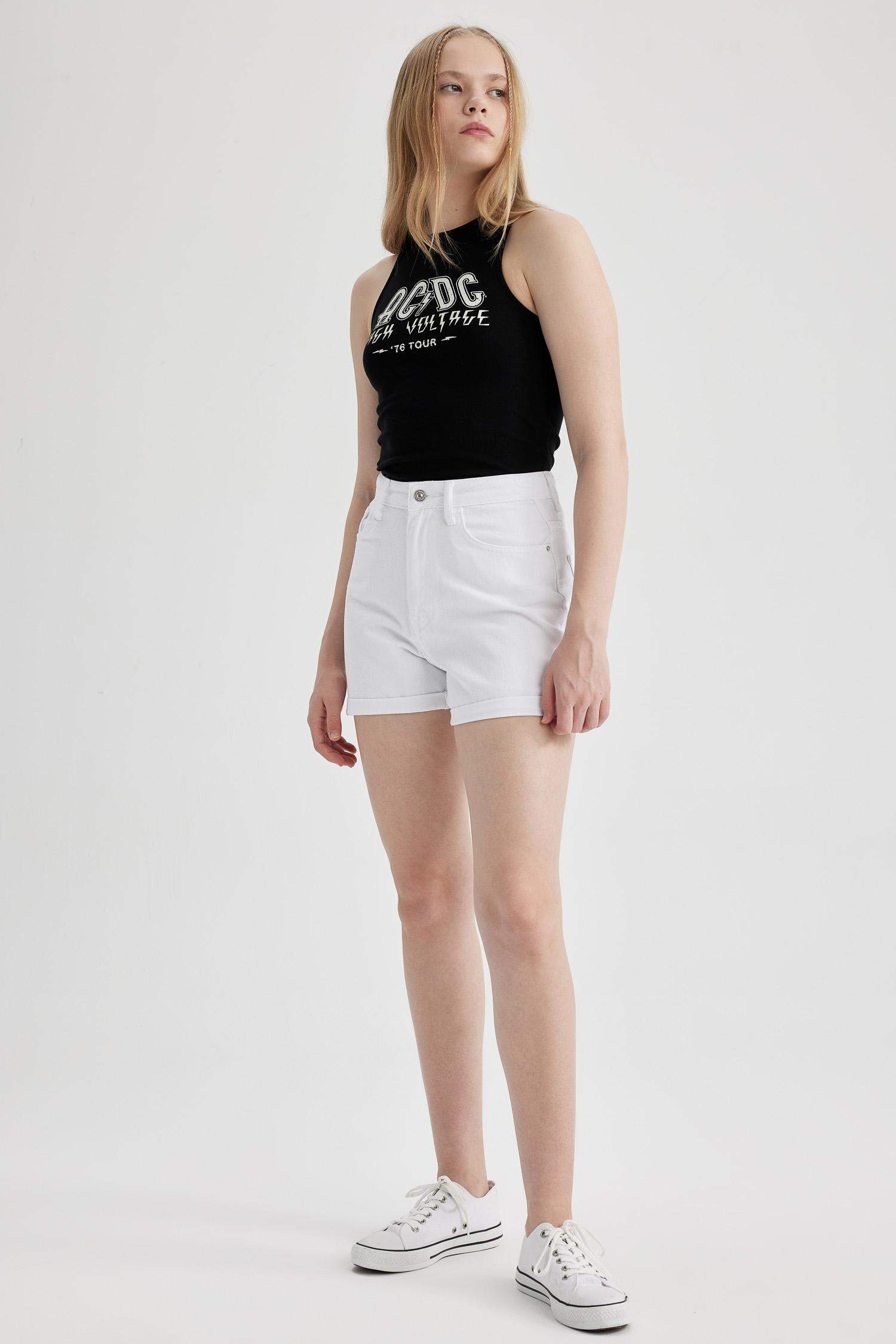 شورت جينز موم فيت بخصر عالي