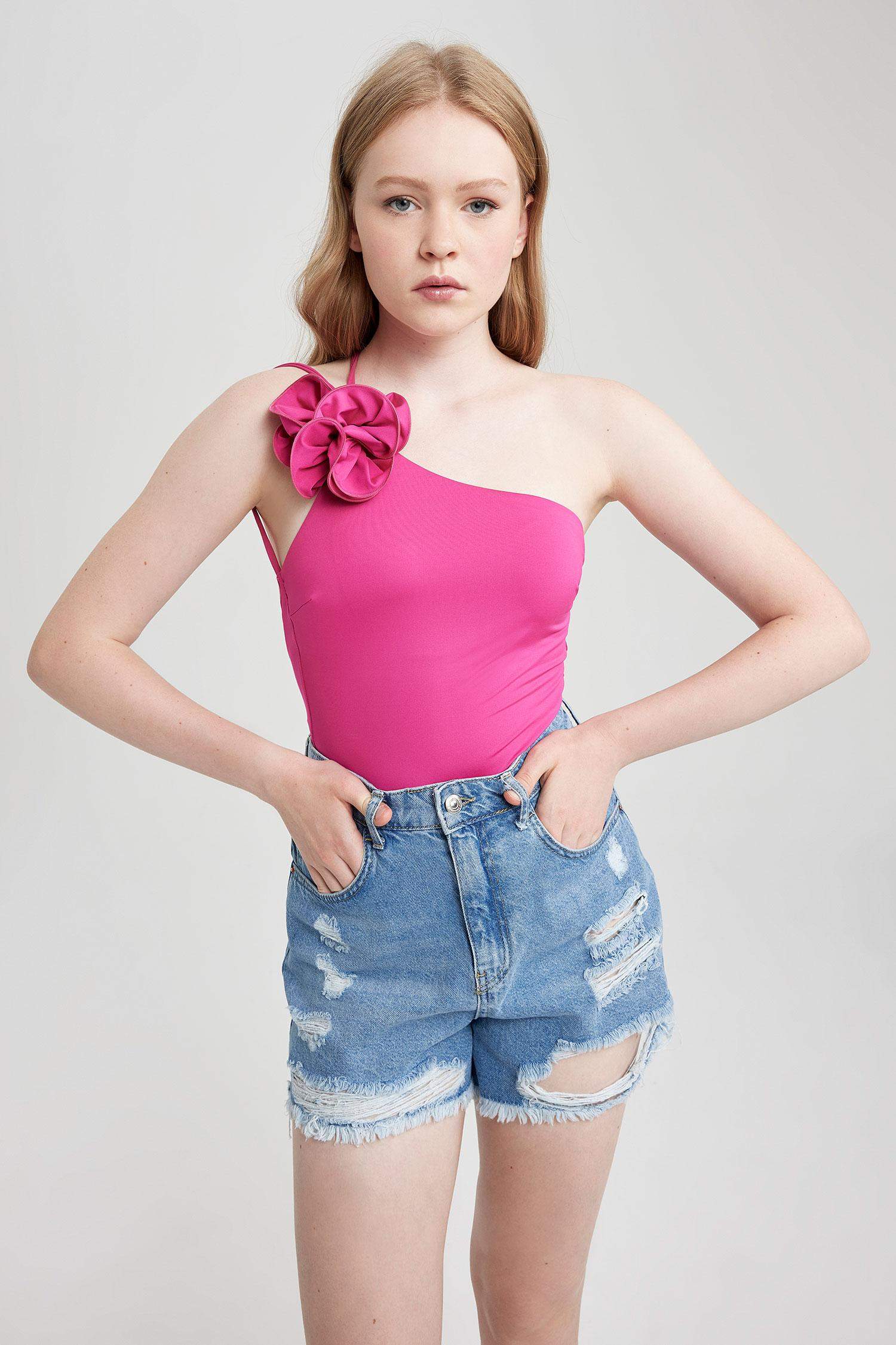 Mom Fit Normal Waist Cropped-Tip Jean Shorts